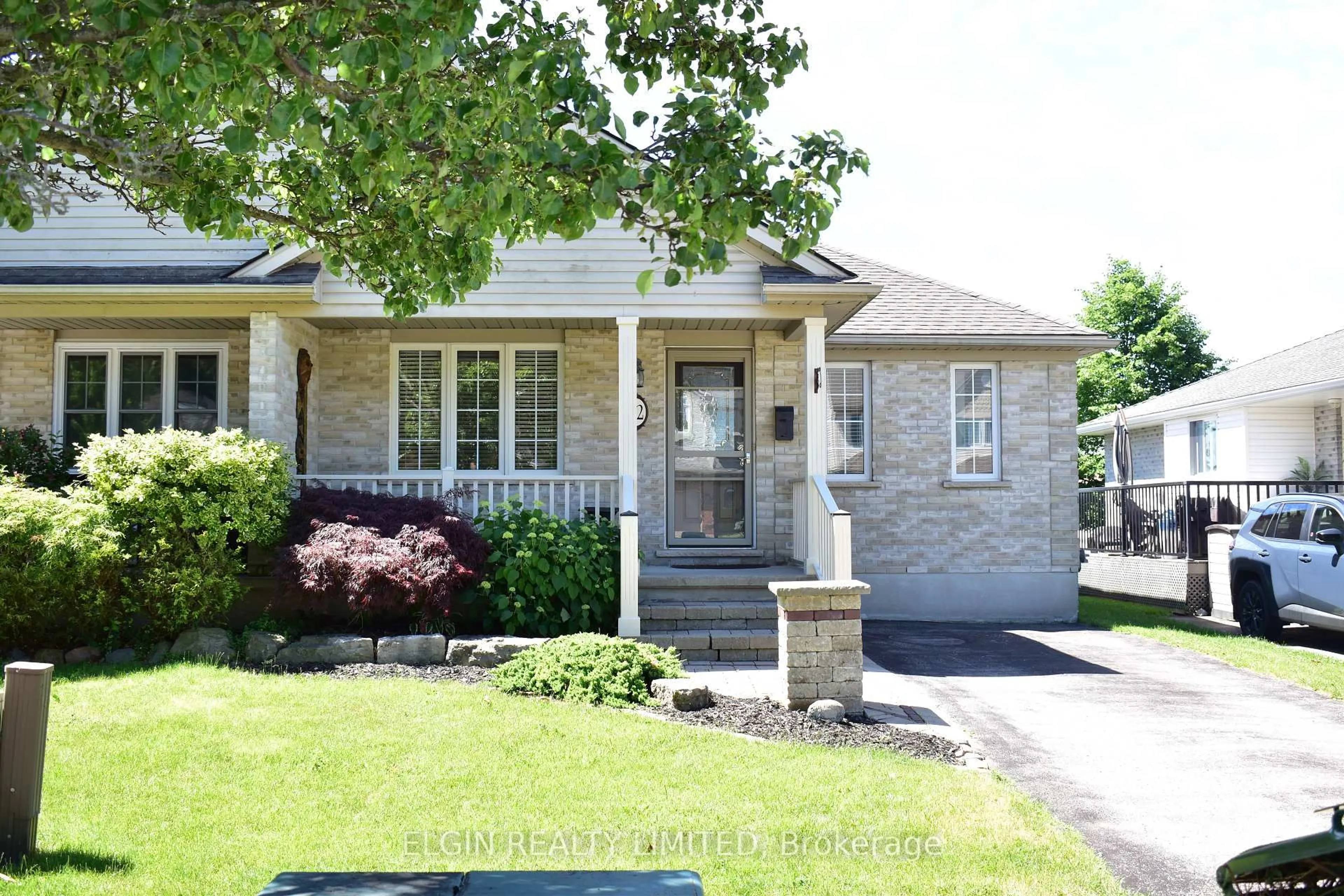 Home with brick exterior material, street for 22 Axford Pkwy, St. Thomas Ontario N5R 6E6