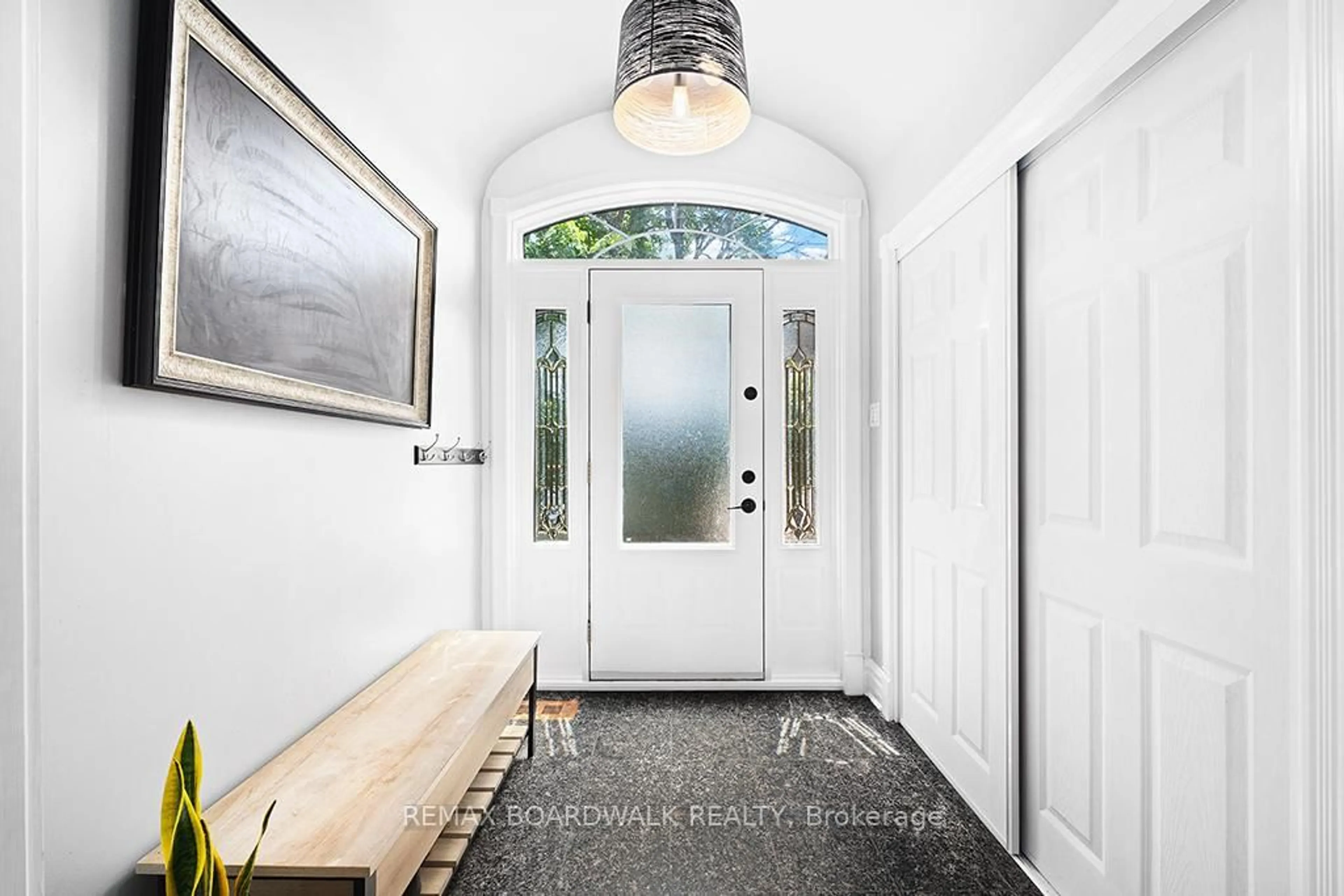 Indoor entryway for 1560 Montcerf Crt, Orleans Ontario K1C 4Z4