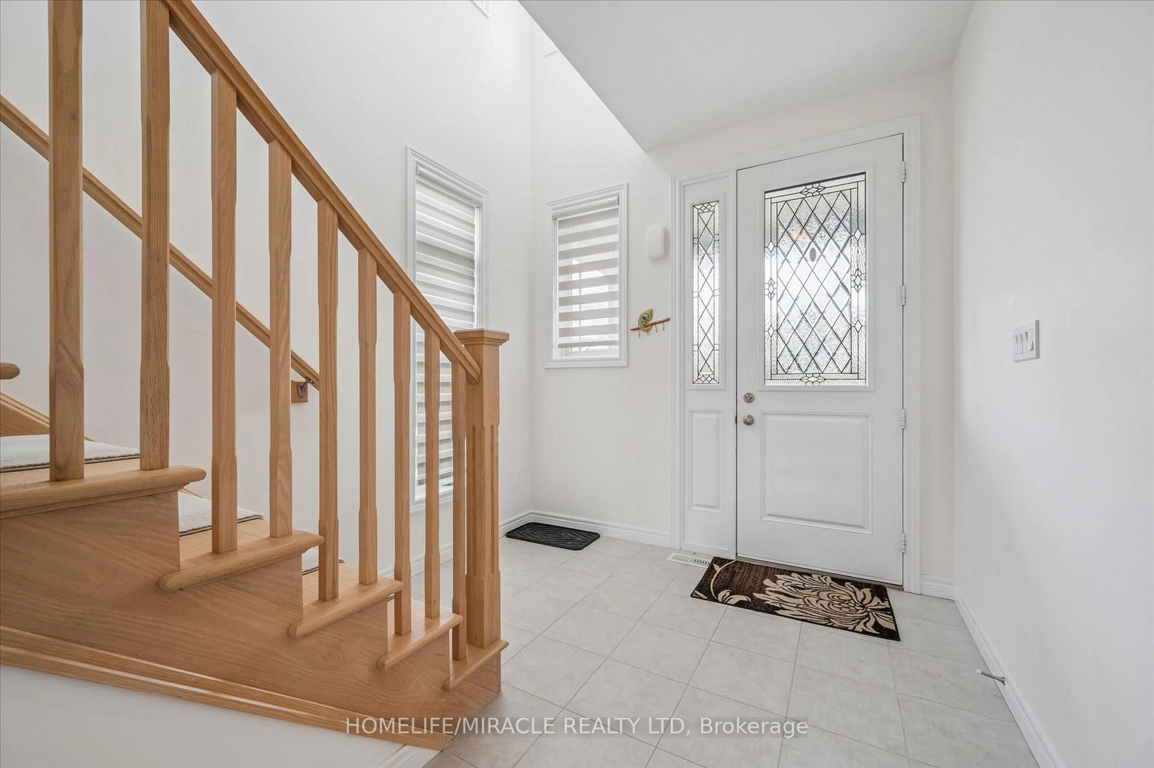 Indoor foyer for 153 Rivertrail Ave, Kitchener Ontario N2A 0K1