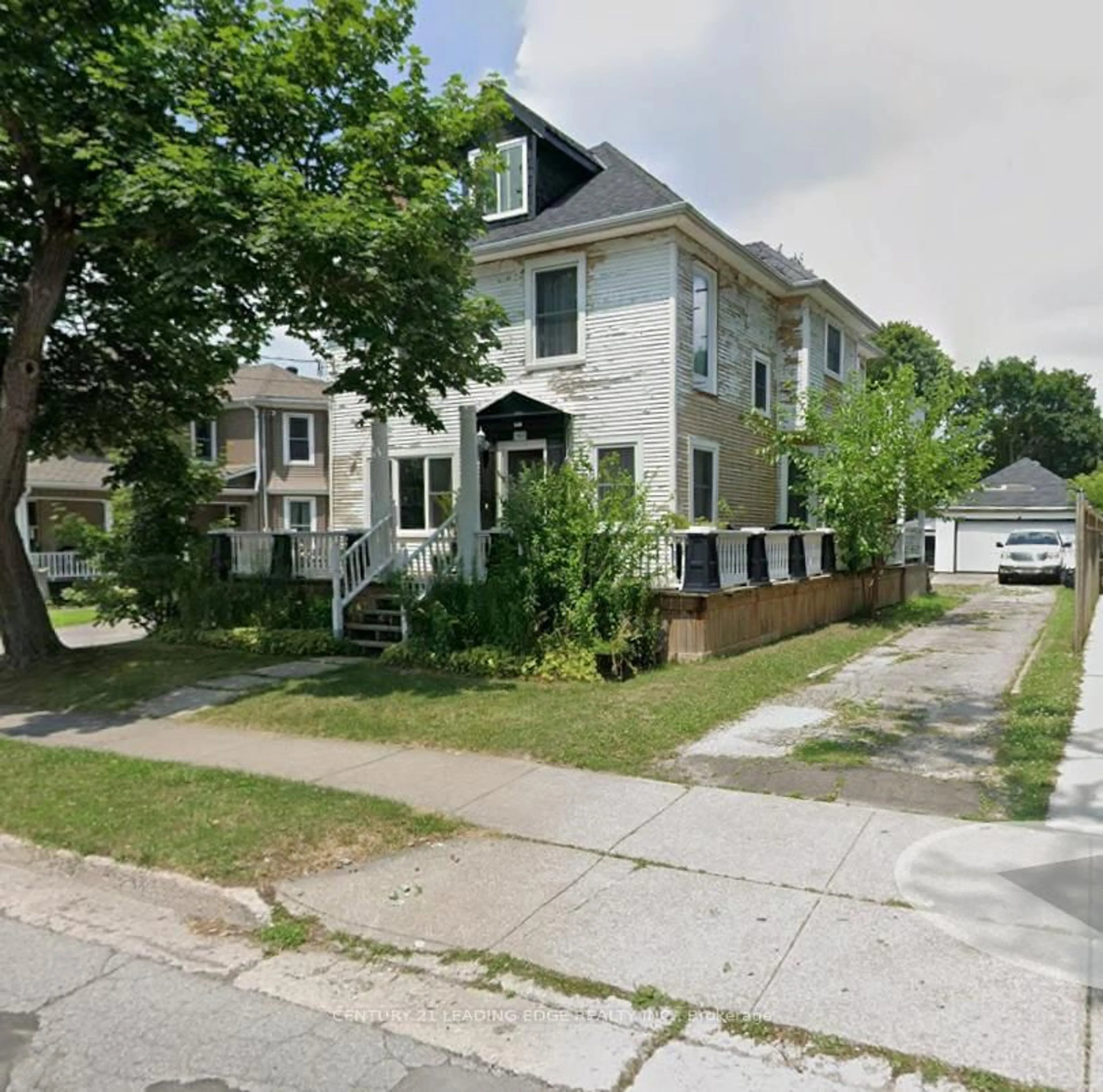 A pic from outside/outdoor area/front of a property/back of a property/a pic from drone, street for 5969 Culp St, Niagara Falls Ontario L2G 2B6
