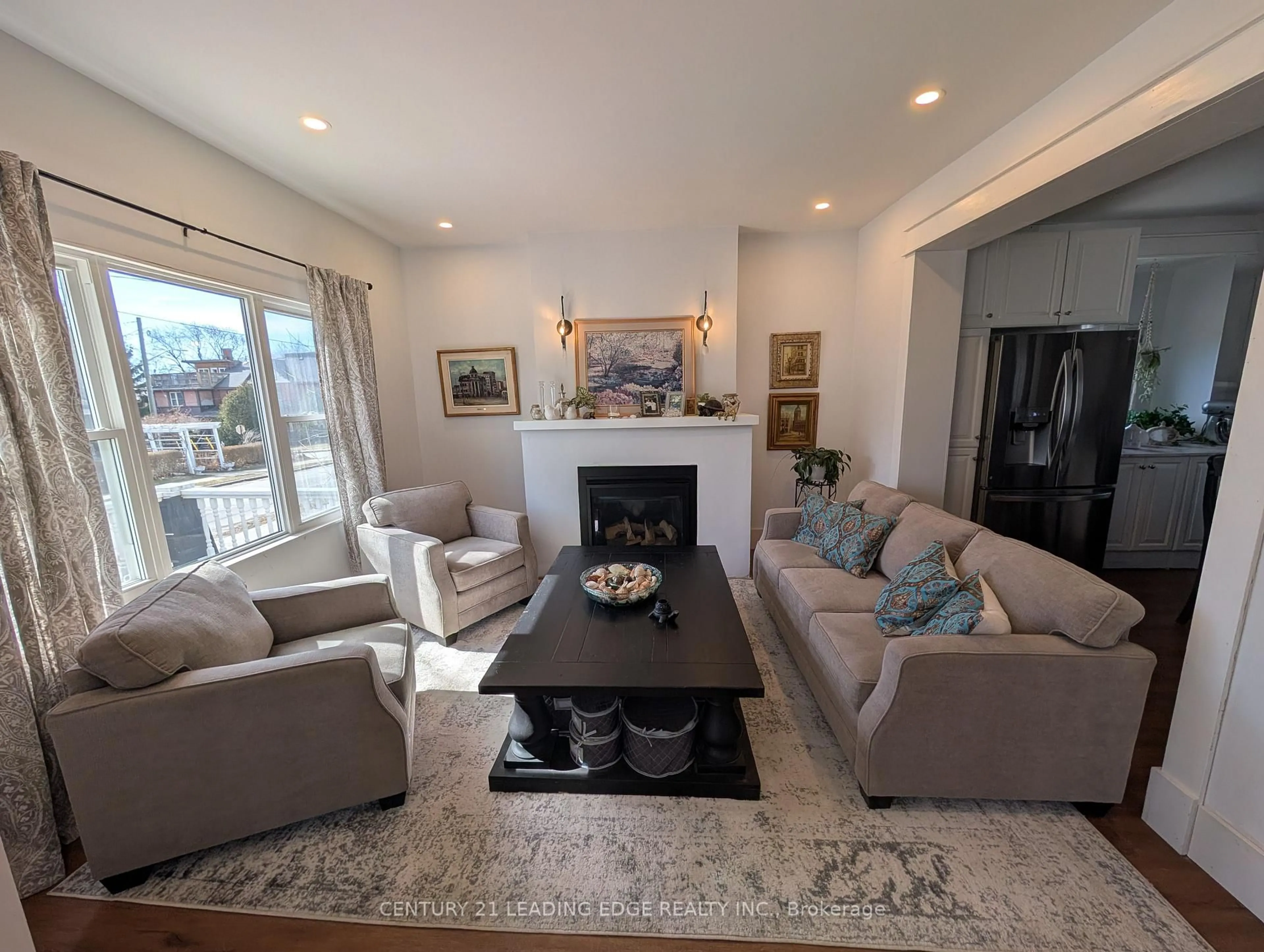 Living room with furniture, unknown for 5969 Culp St, Niagara Falls Ontario L2G 2B6