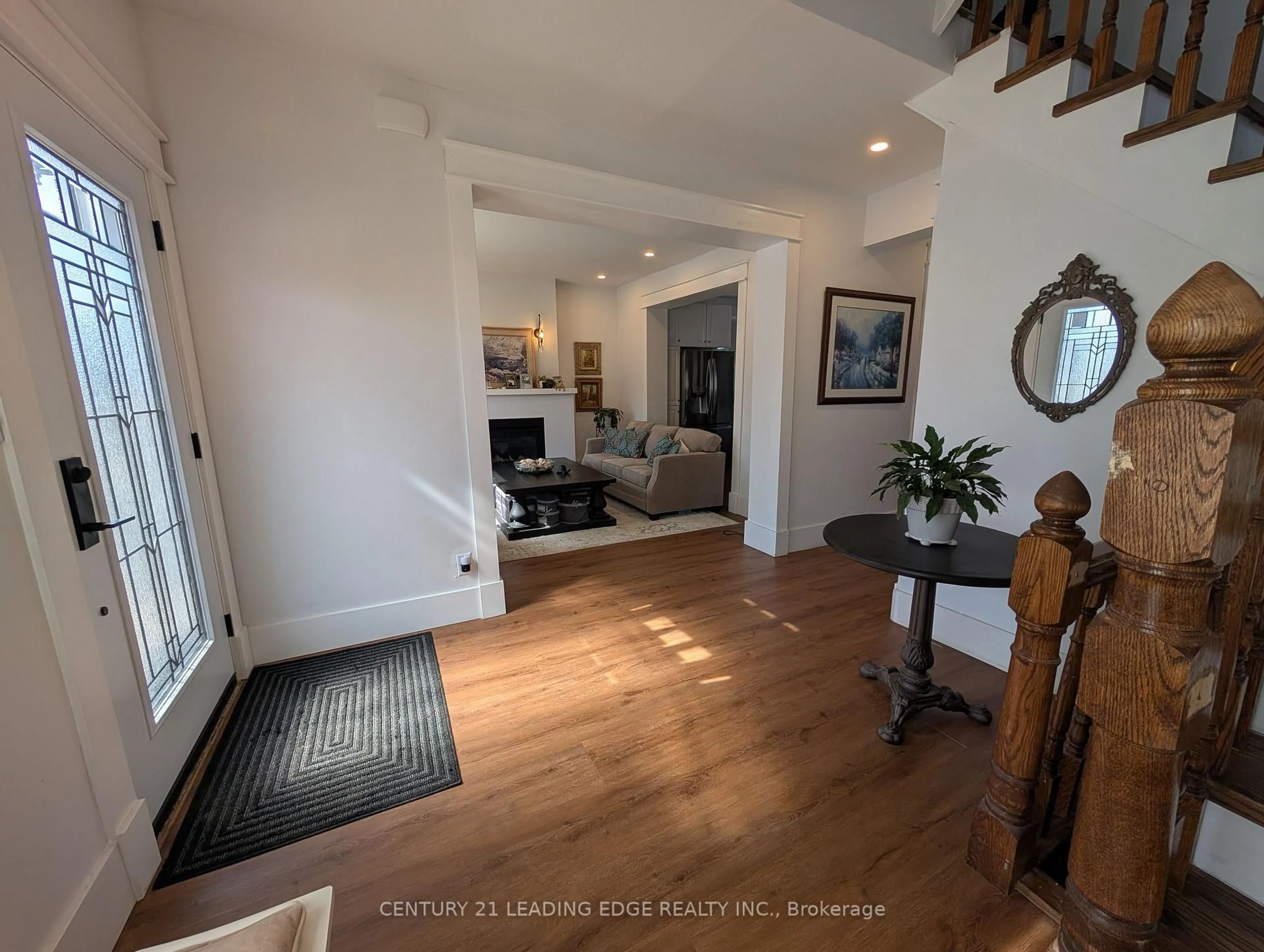 Indoor entryway for 5969 Culp St, Niagara Falls Ontario L2G 2B6