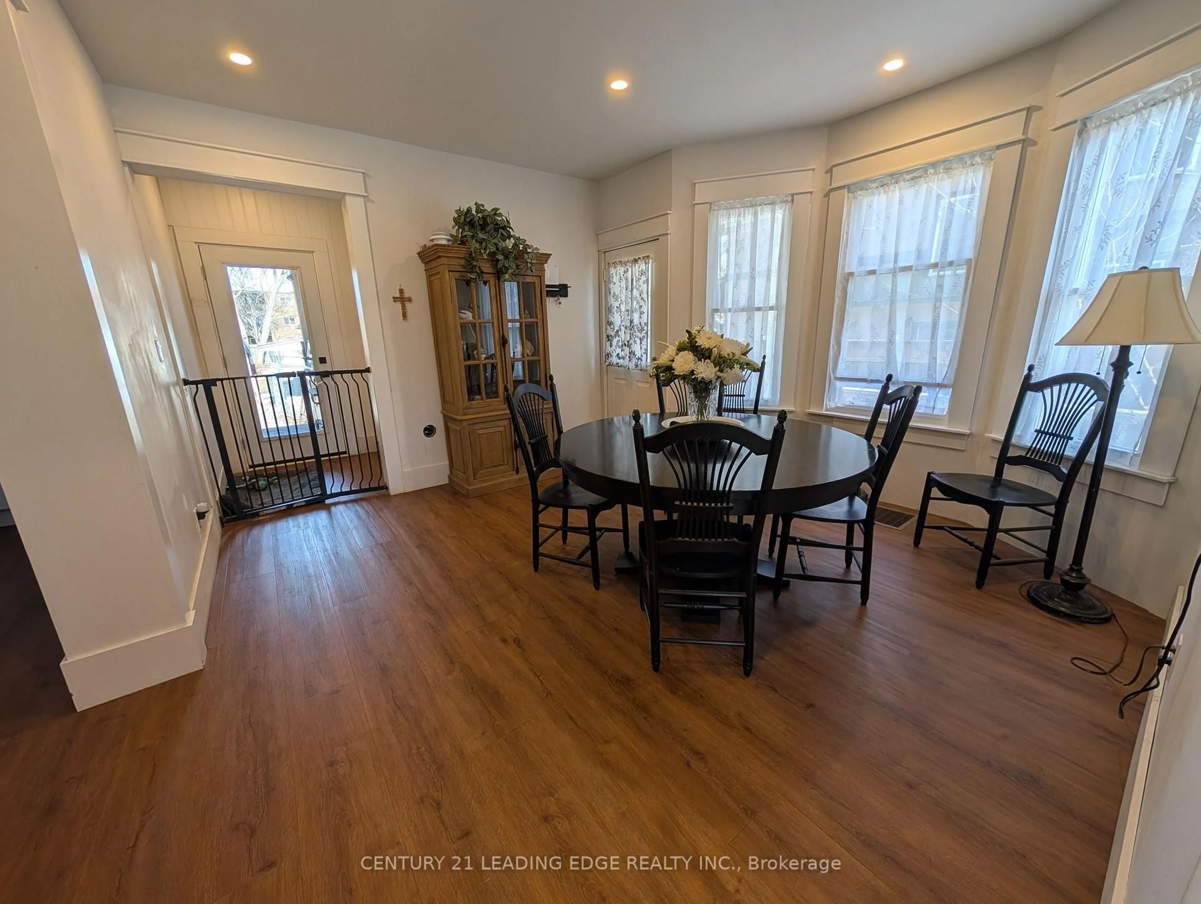 Dining room, wood/laminate floor for 5969 Culp St, Niagara Falls Ontario L2G 2B6
