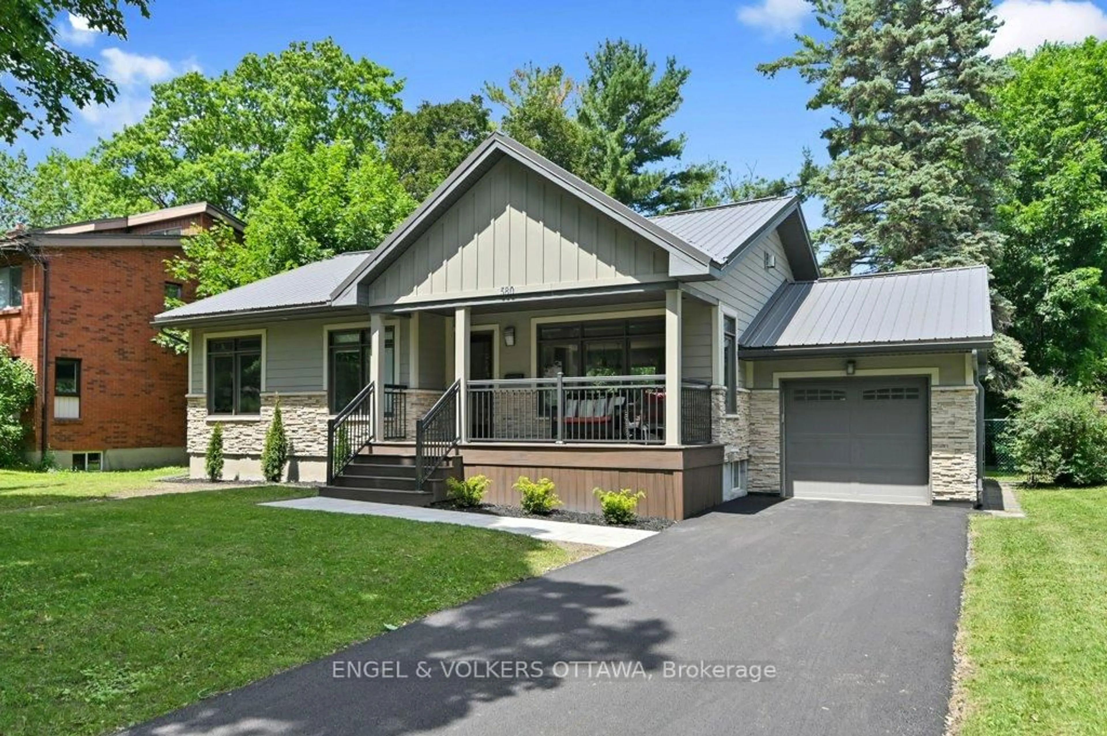 Home with vinyl exterior material, street for 580 Thessaly Circ, Ottawa Ontario K1H 5W5