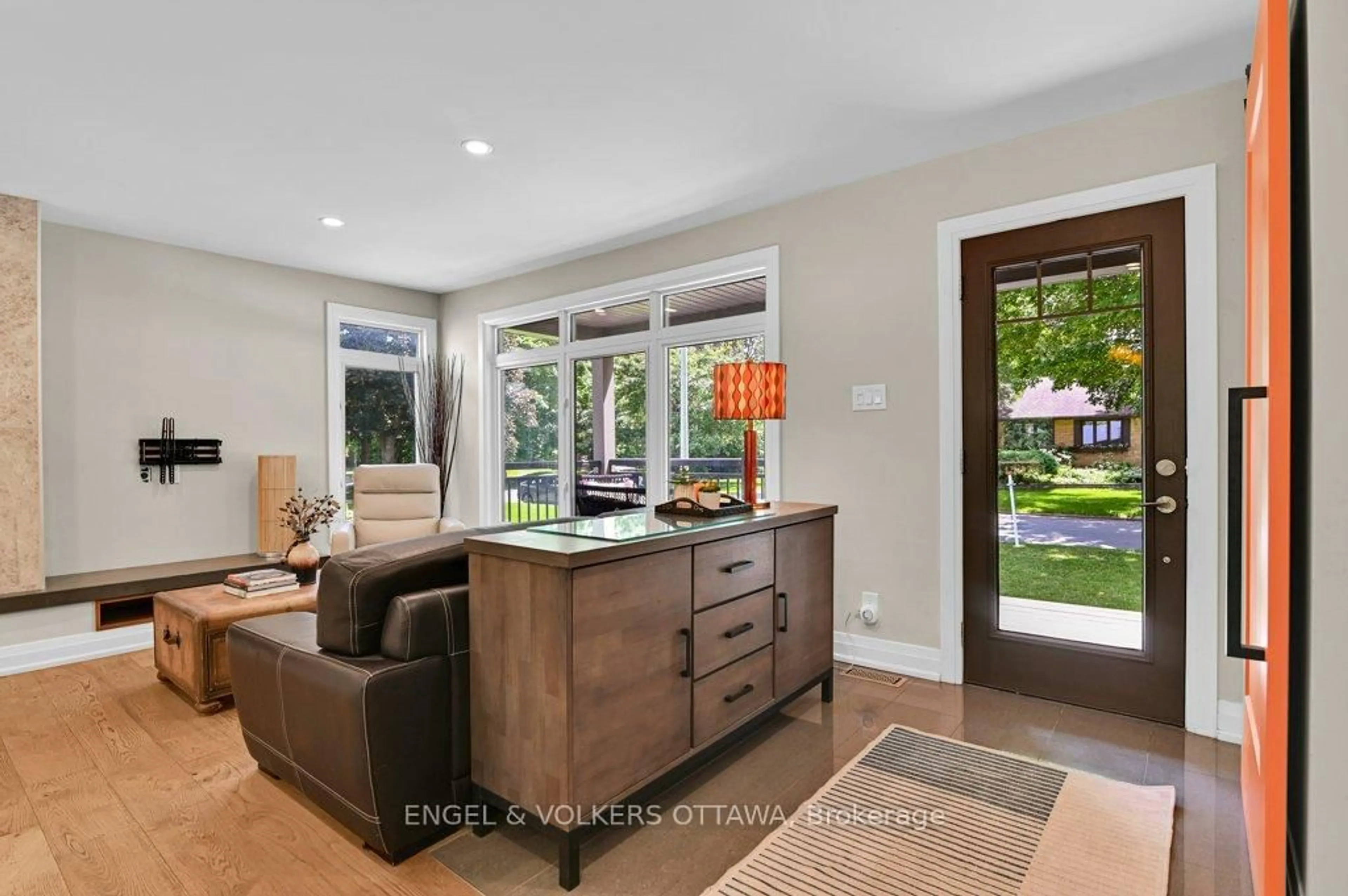 Open concept kitchen, unknown for 580 Thessaly Circ, Ottawa Ontario K1H 5W5