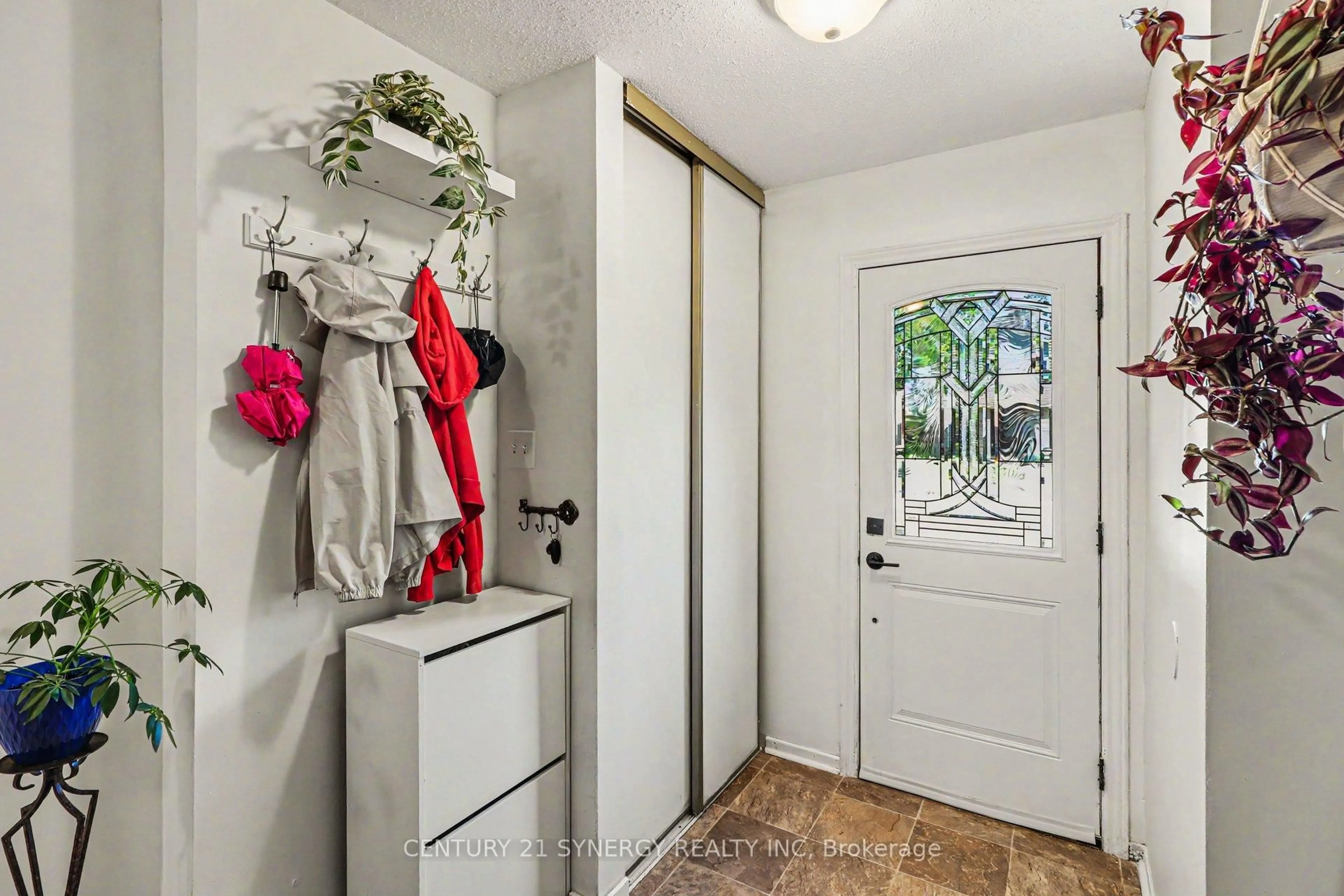 Indoor entryway for 1082 Taffy Lane, Ottawa Ontario K1C 1Y5