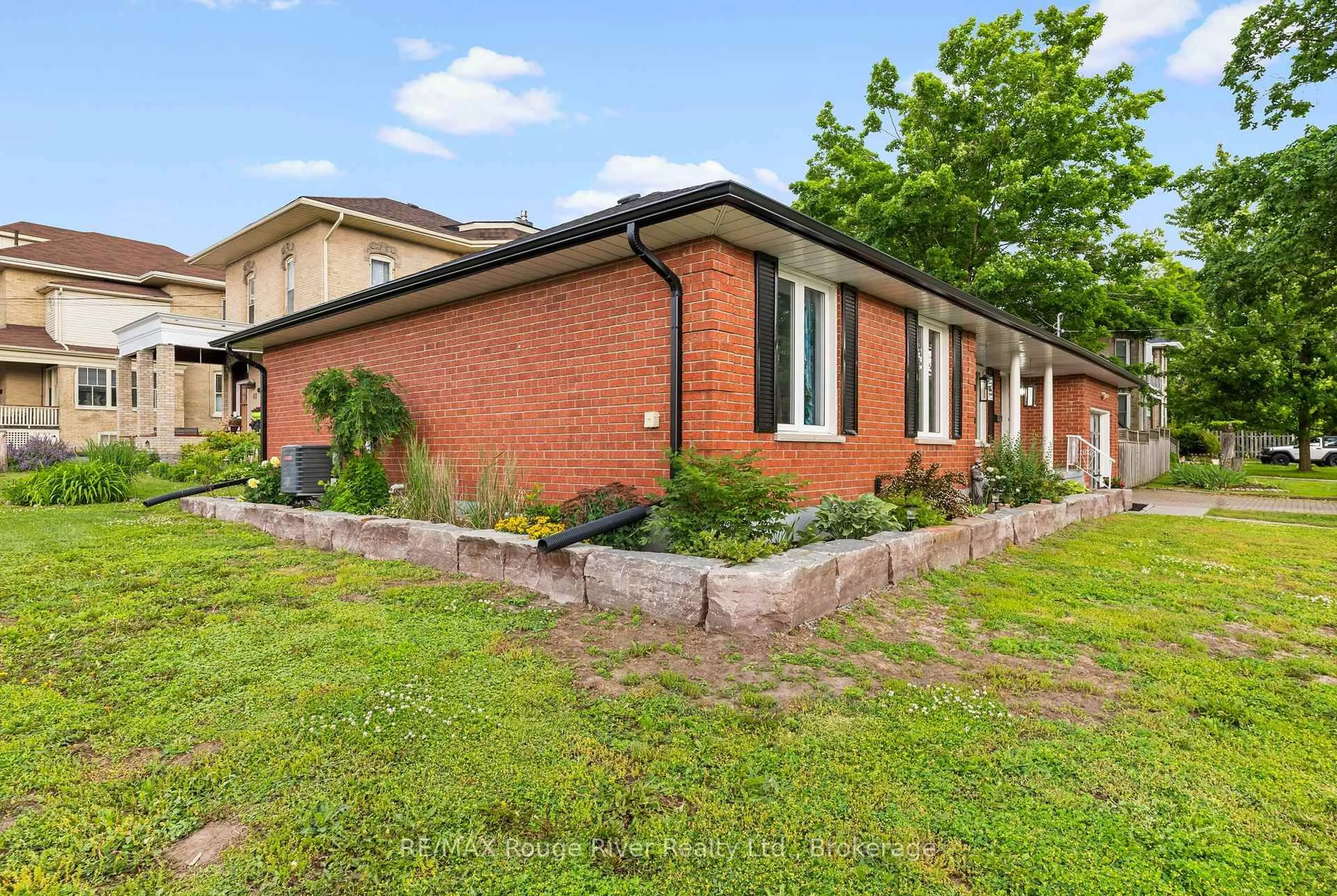 Home with brick exterior material, building for 59 1/2 Victoria Ave, Kawartha Lakes Ontario K9V 4G4