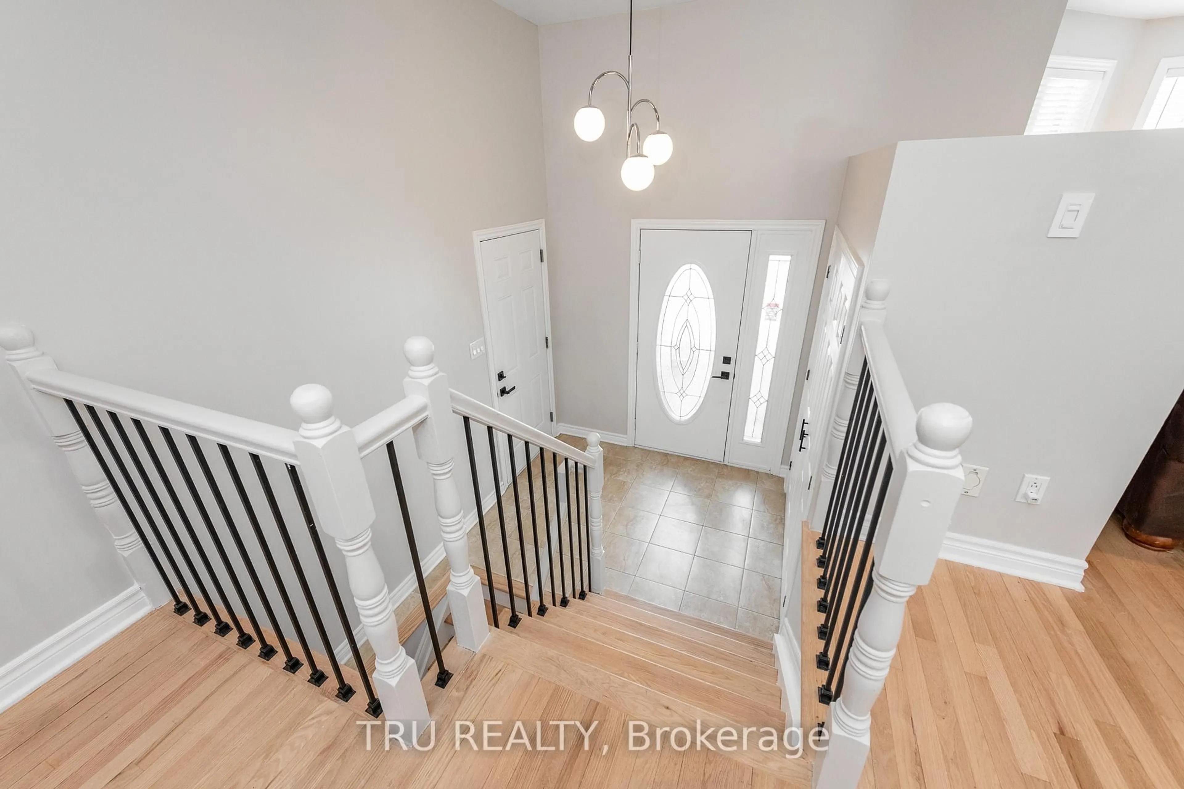 Indoor entryway for 52 South Indian Dr, The Nation Ontario K0A 2M0