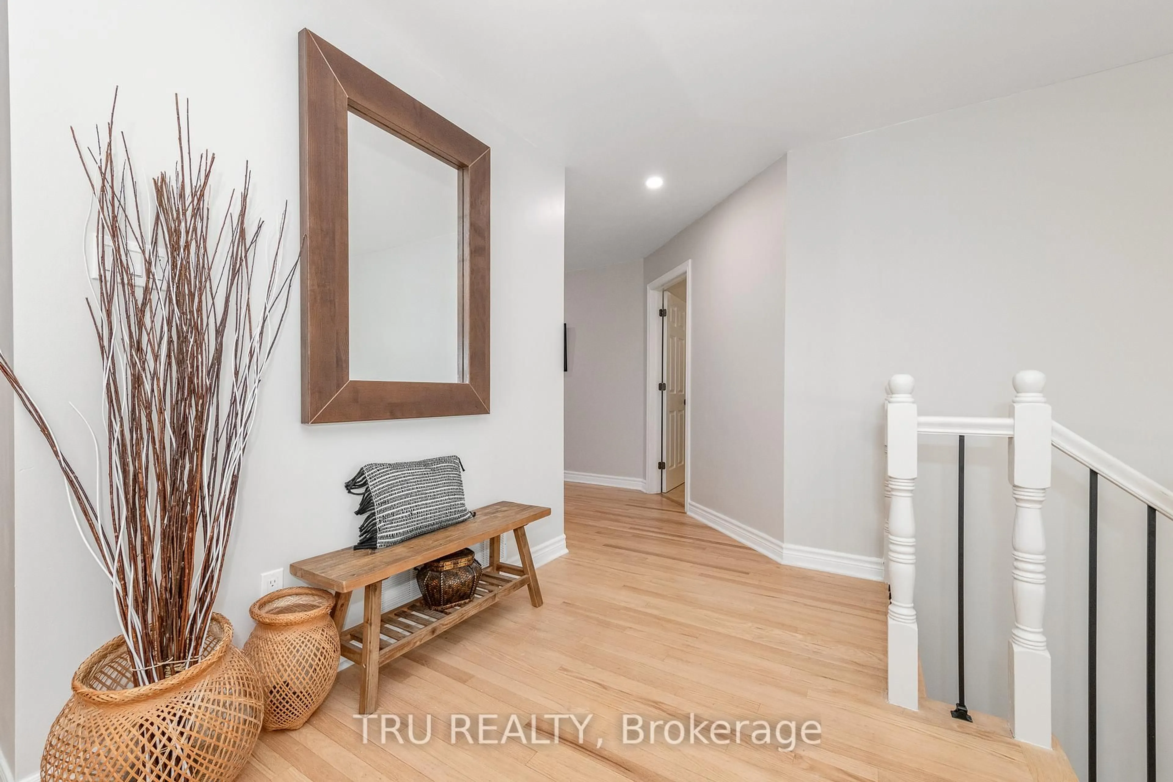 Indoor entryway for 52 South Indian Dr, The Nation Ontario K0A 2M0