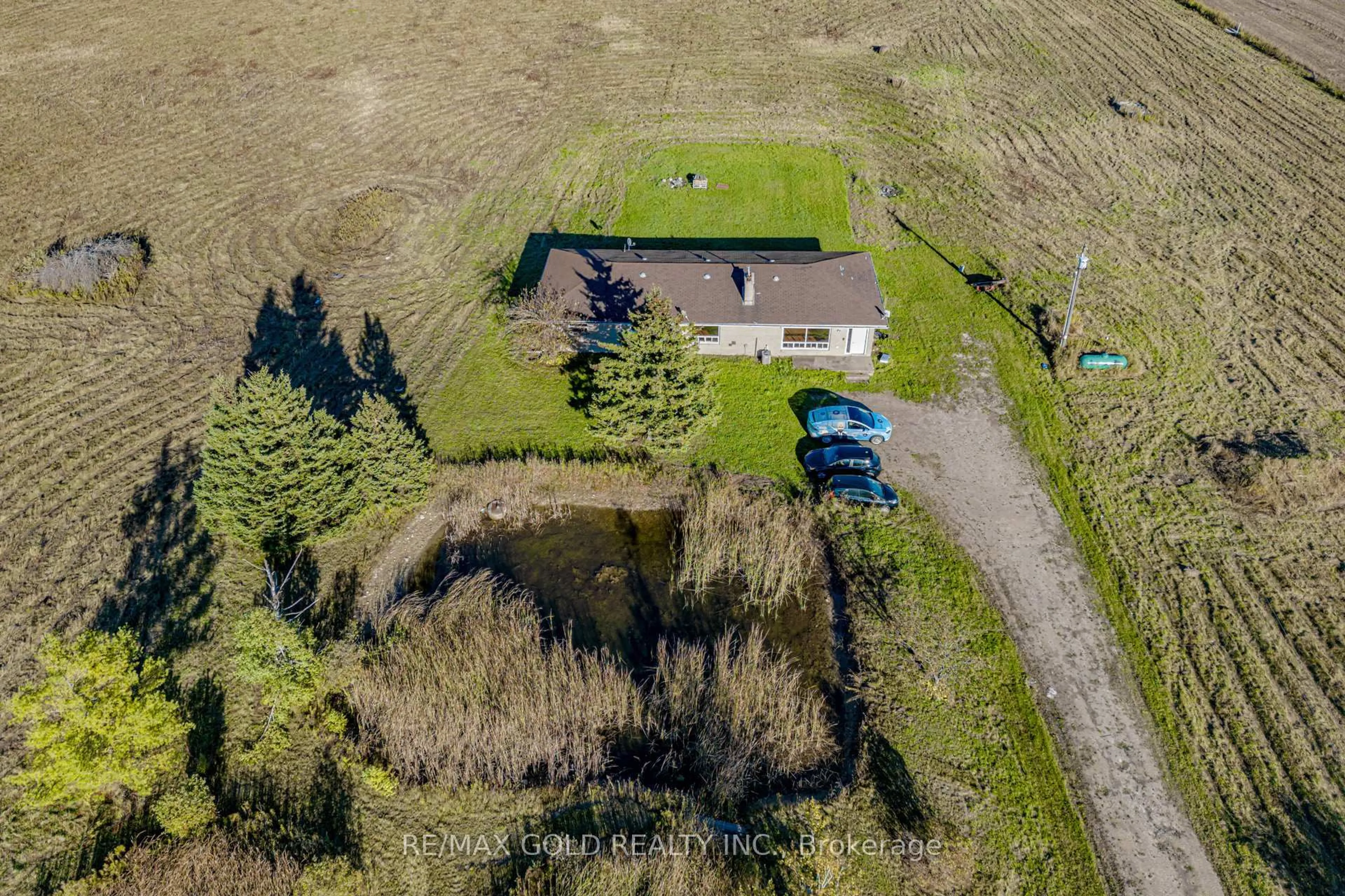 A pic from outside/outdoor area/front of a property/back of a property/a pic from drone, building for 255505 9th Line, Amaranth Ontario L0N 1S5