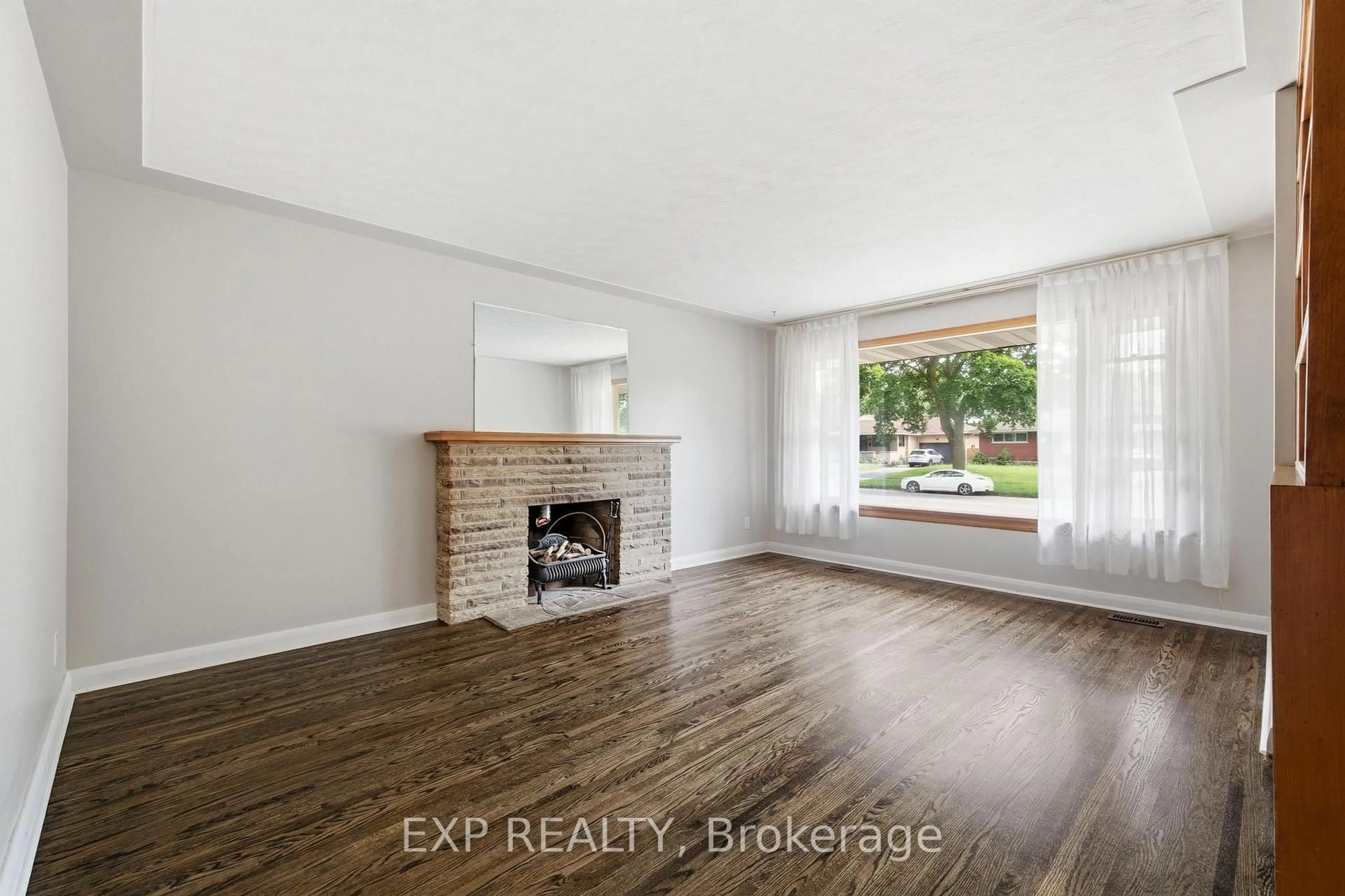 A pic of a room for 223 River Rd, Kitchener Ontario N2B 2G9