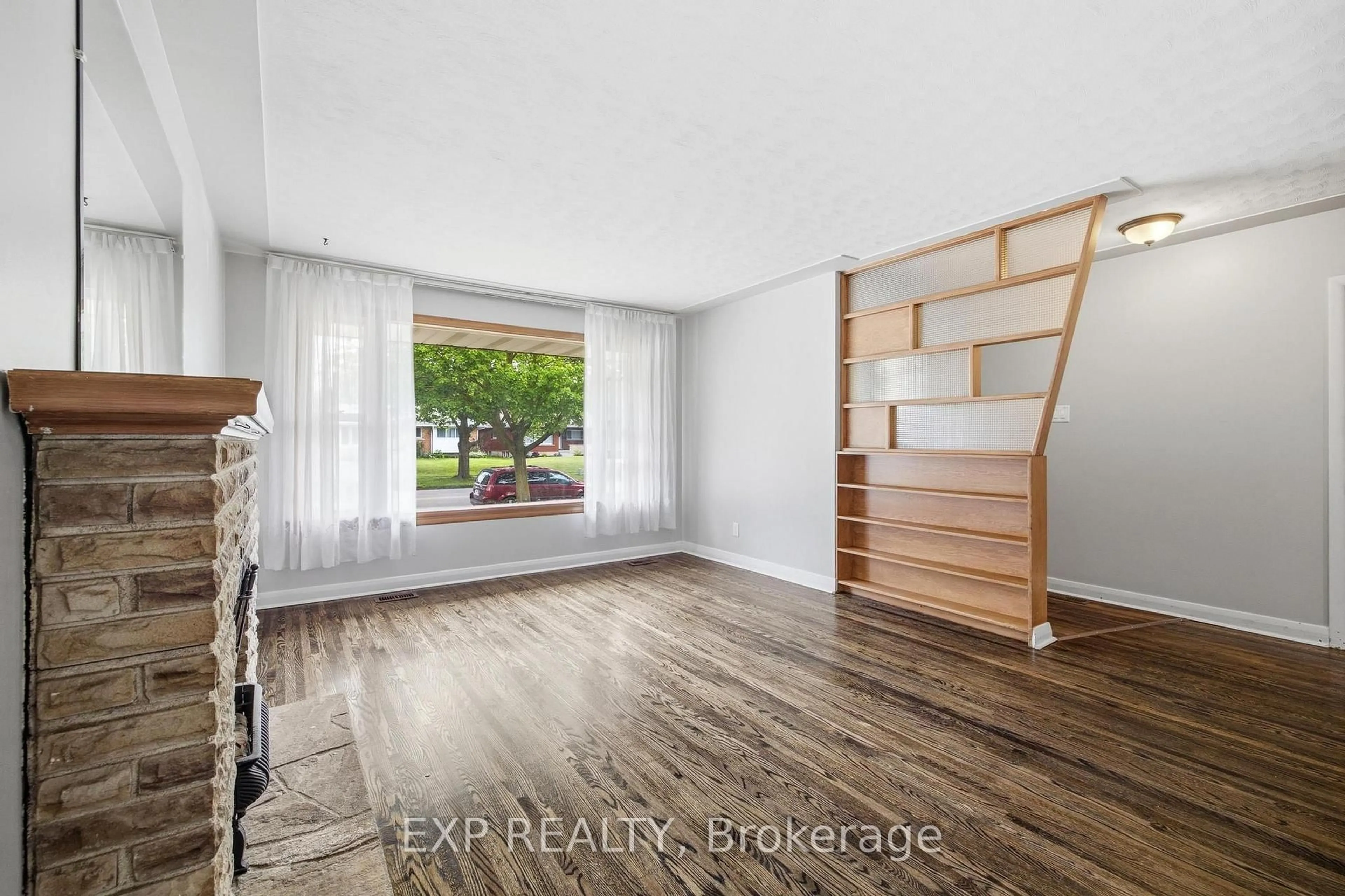 Indoor entryway for 223 River Rd, Kitchener Ontario N2B 2G9