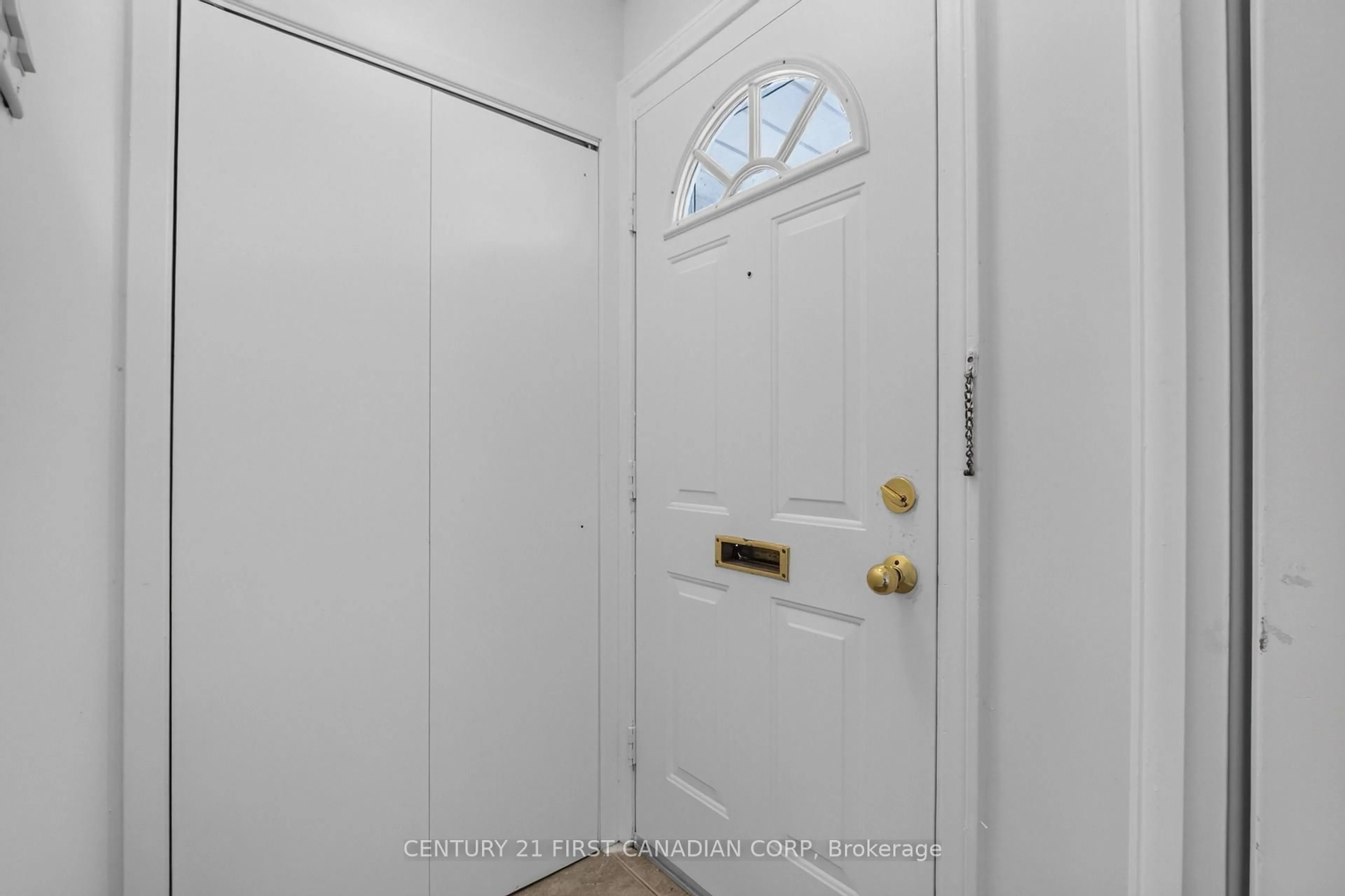 Indoor entryway for 85 Josephine St, London South Ontario N5Z 3P4