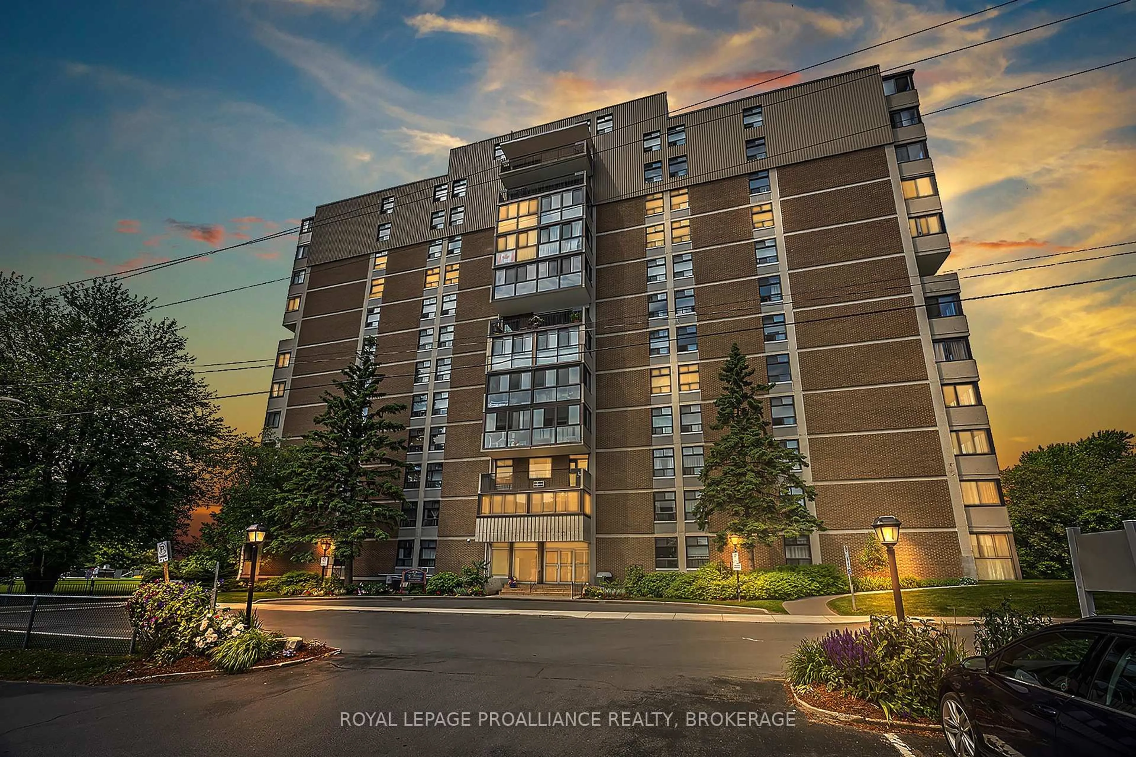 Patio, building for 2 Mowat Ave #806, Kingston Ontario K7M 1K1