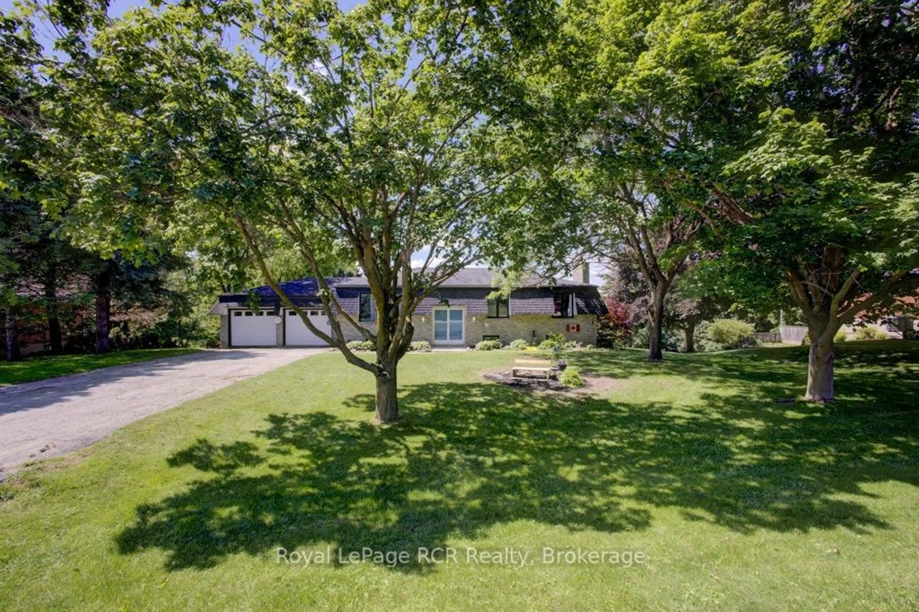 A pic from outside/outdoor area/front of a property/back of a property/a pic from drone, street for 15 Booth St, Mapleton Ontario N0G 2K0