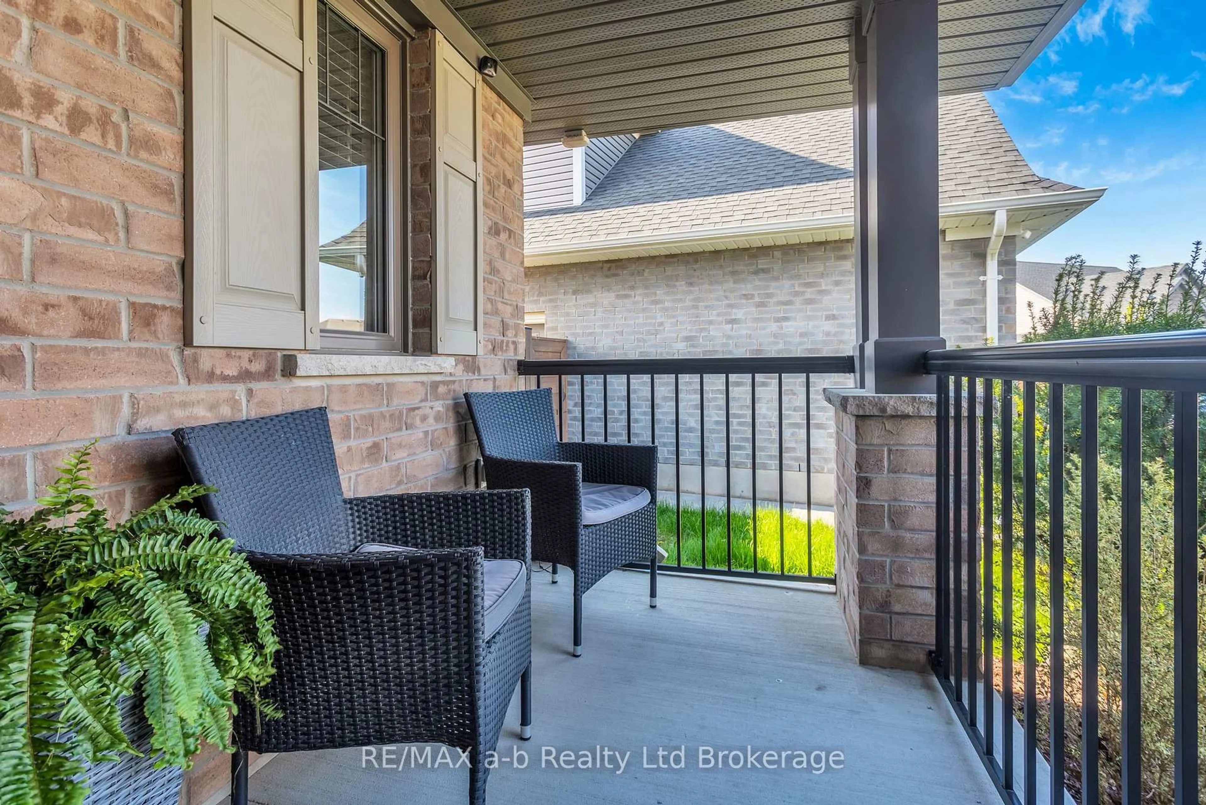 Patio, street for 7 Arnold St, Tillsonburg Ontario N4G 0G9