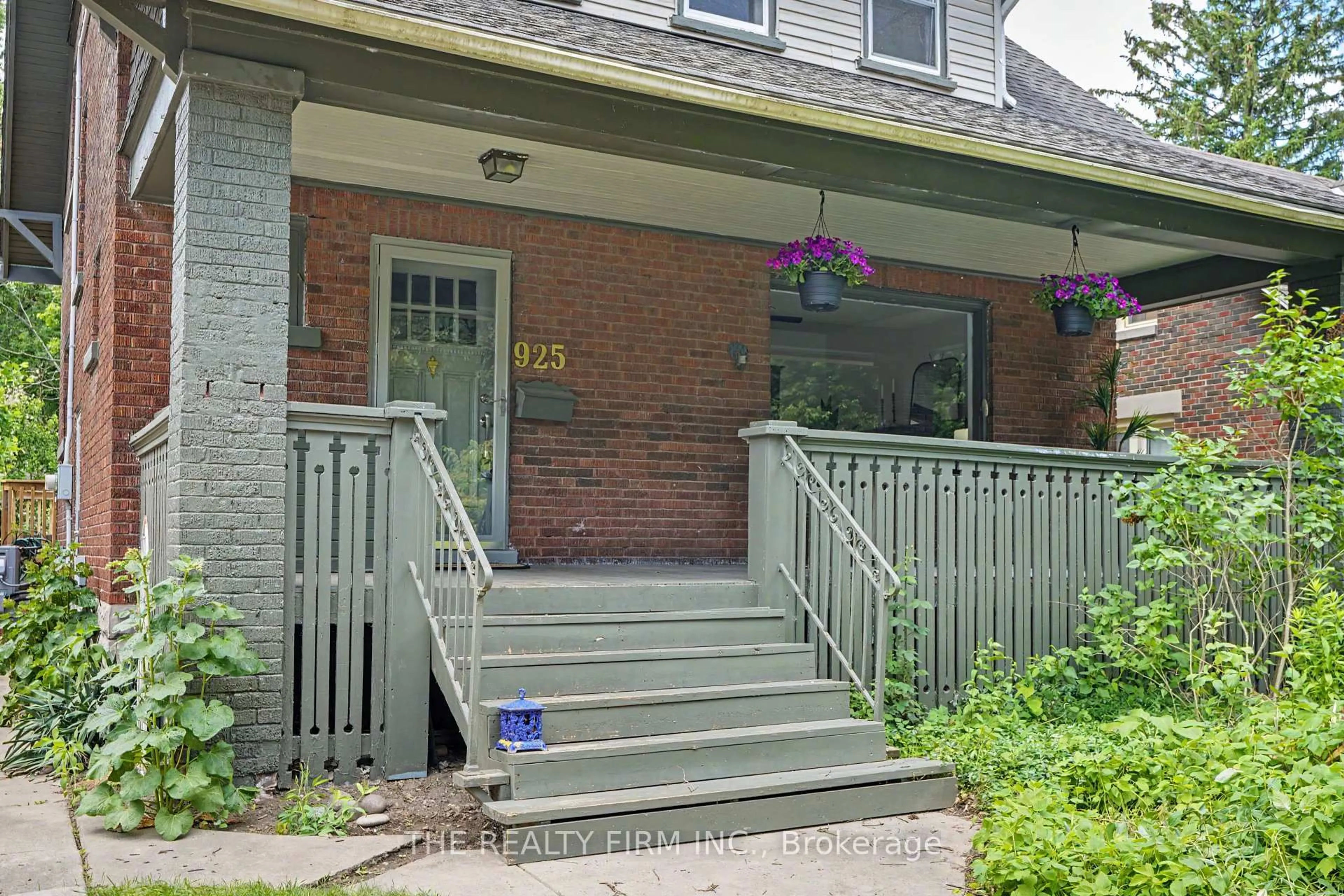 Unknown for 925 Maitland St, London East Ontario N5Y 2X2