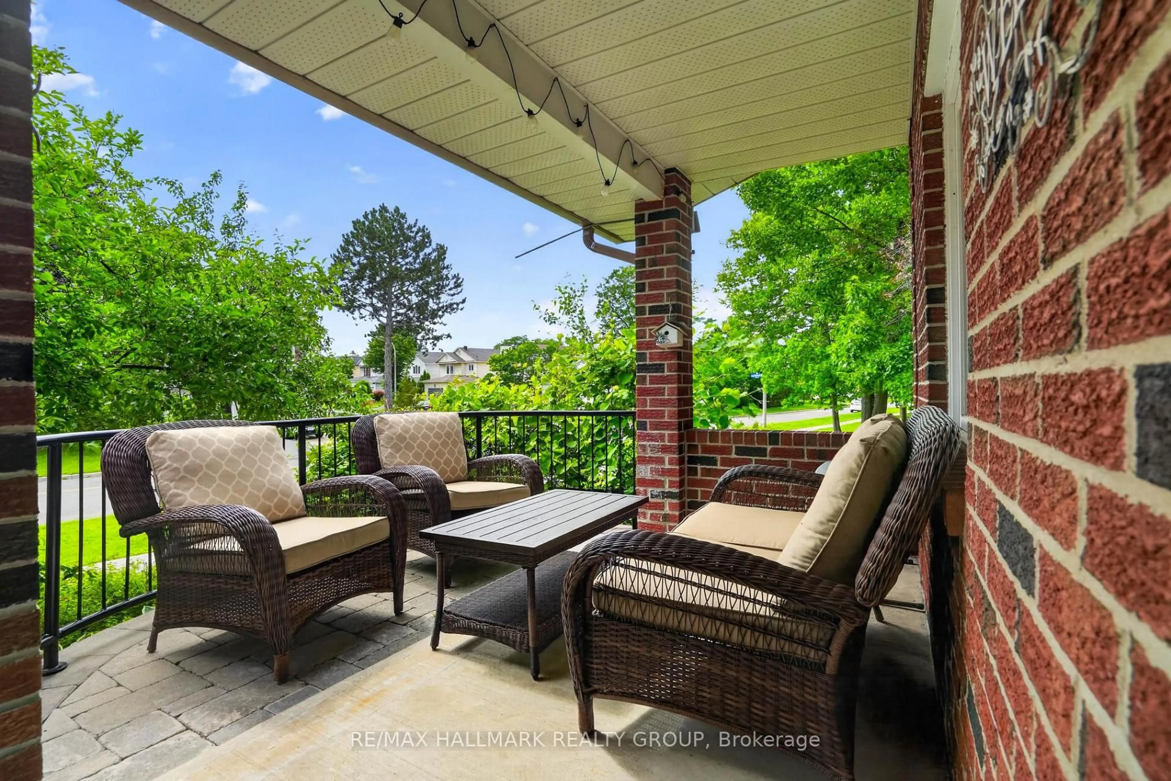 Patio, street for 3809 Alderwood St, Ottawa Ontario K1T 3R3