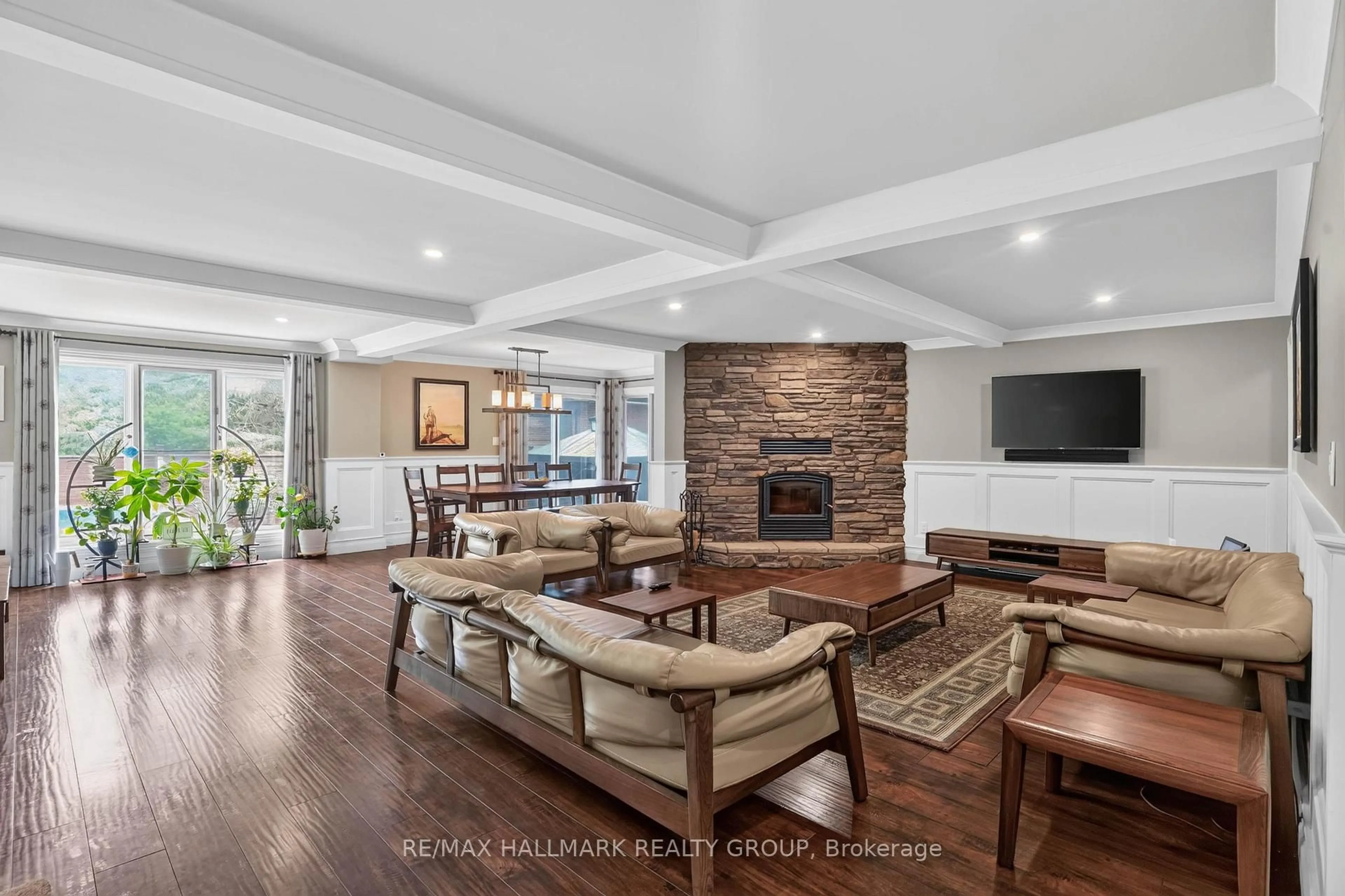 Living room with furniture, unknown for 3809 Alderwood St, Ottawa Ontario K1T 3R3