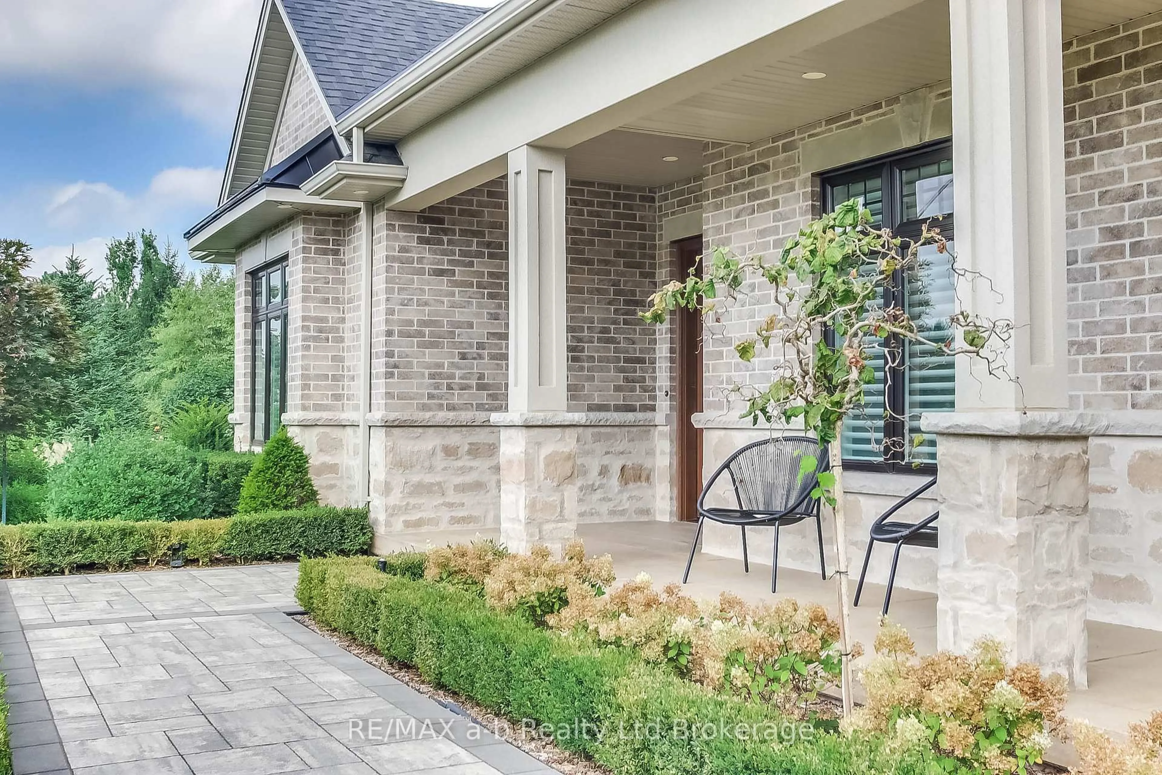 Home with brick exterior material, street for 27 Otterview Dr, Norwich Ontario N0J 1R0