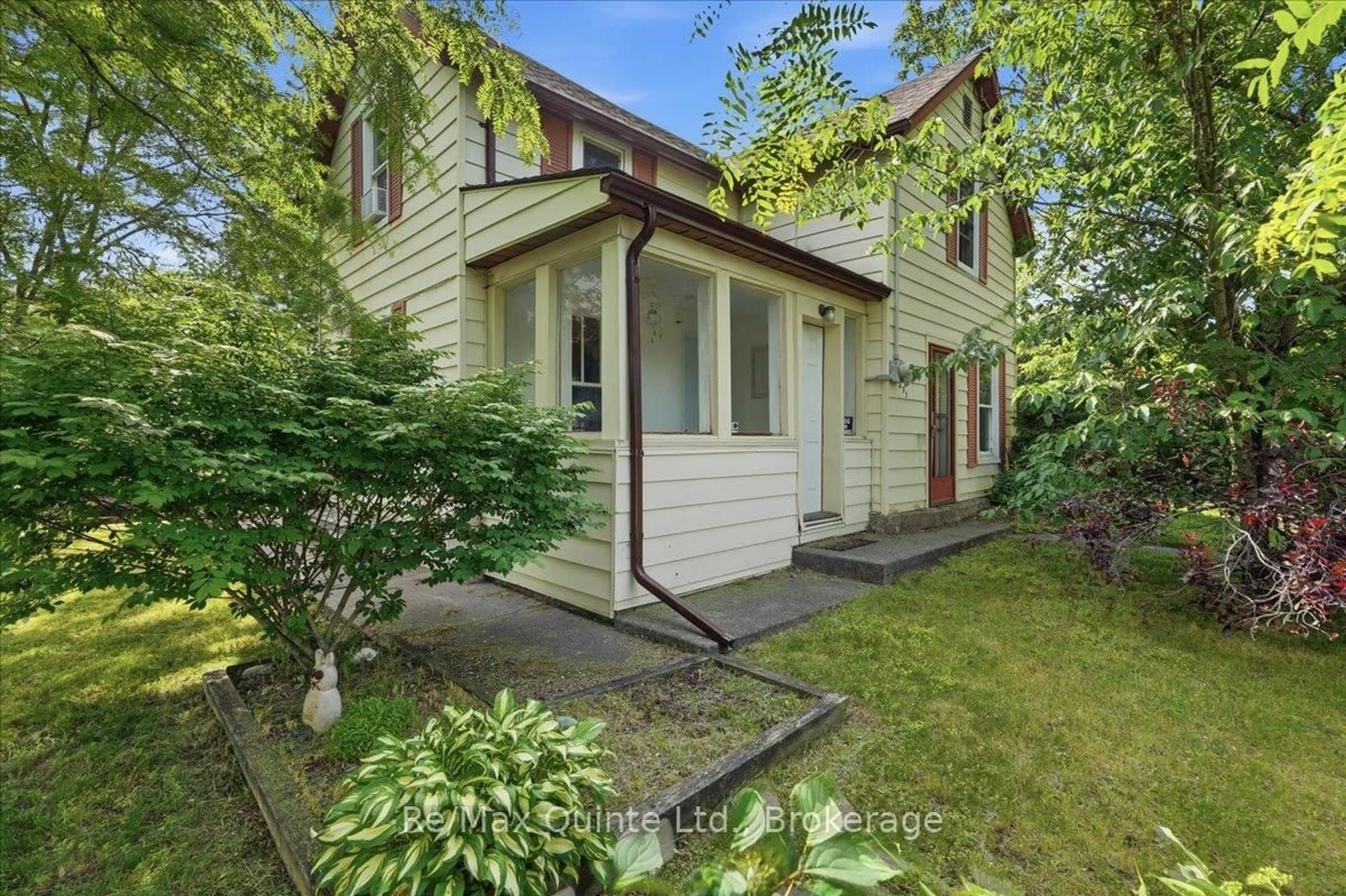 Unknown for 235 Pine St, Belleville Ontario K8N 2N3