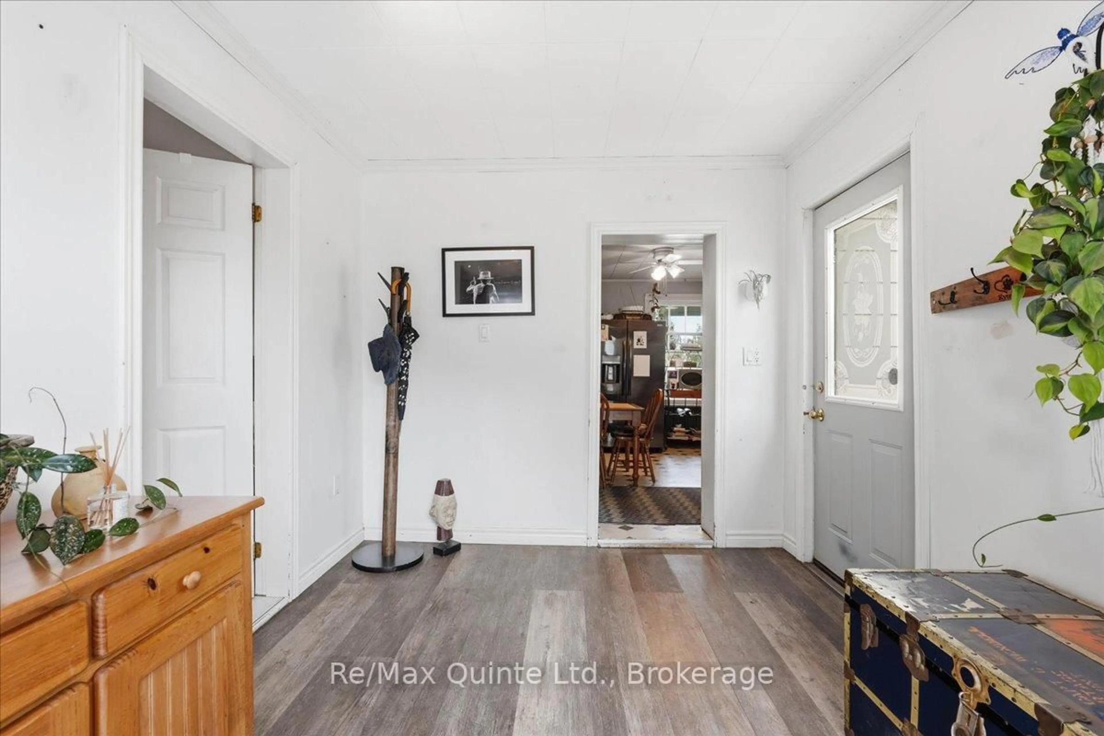 Indoor entryway for 235 Pine St, Belleville Ontario K8N 2N3