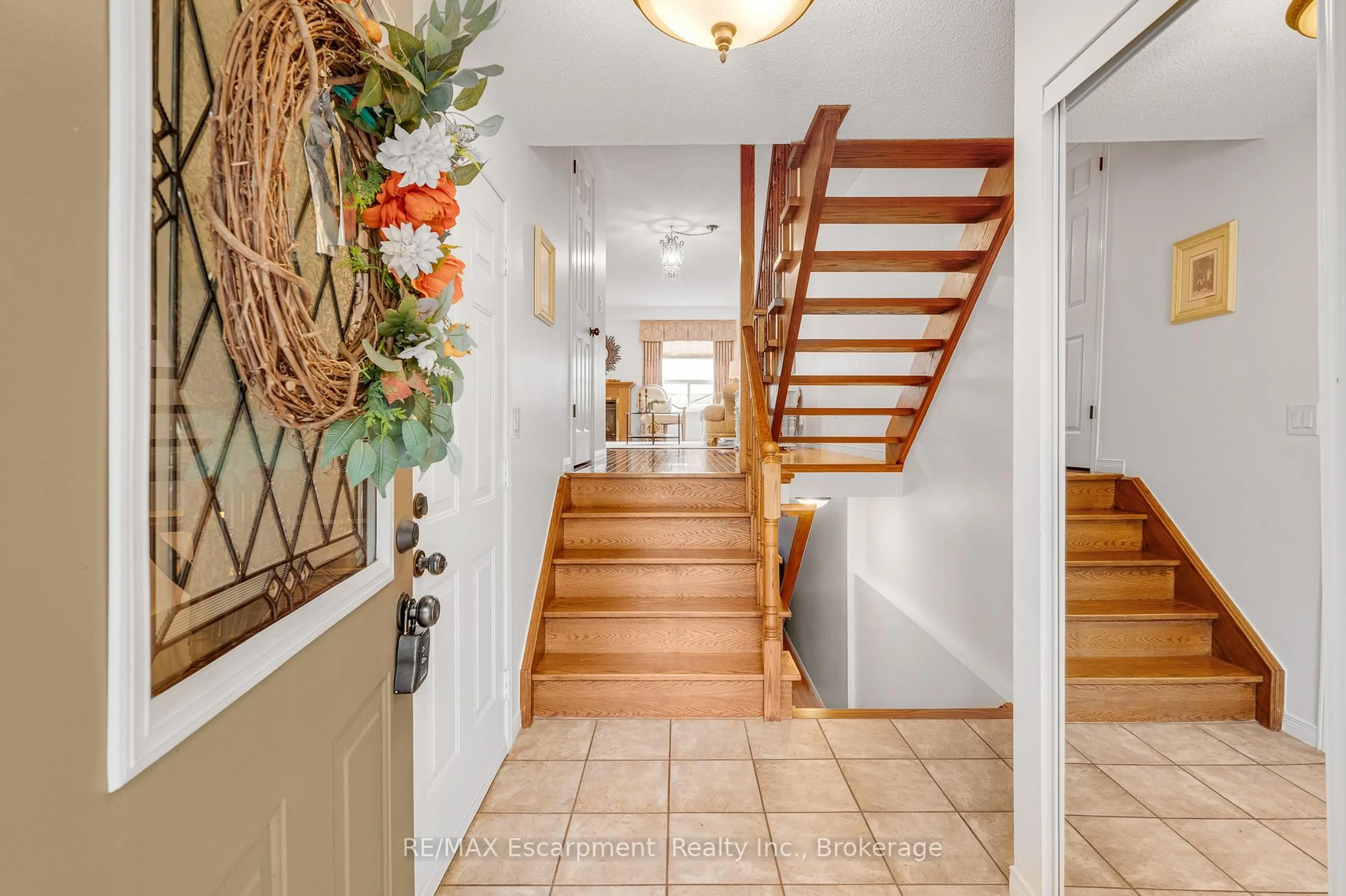 Indoor entryway for 117 Frances Ave, Hamilton Ontario L8E 6A3