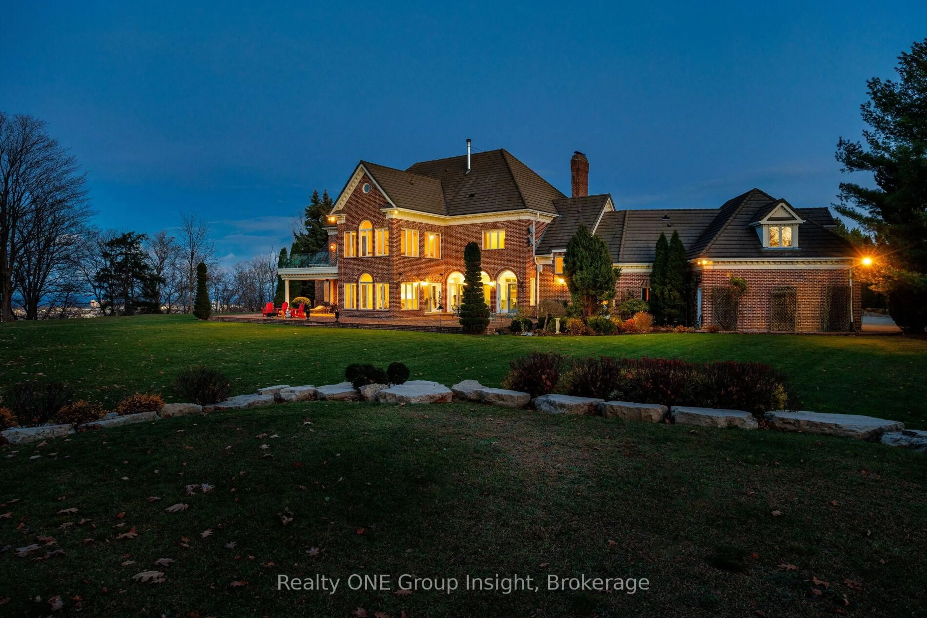 A pic from outside/outdoor area/front of a property/back of a property/a pic from drone, unknown for 75 Ridge Rd, Hamilton Ontario L8J 2V9