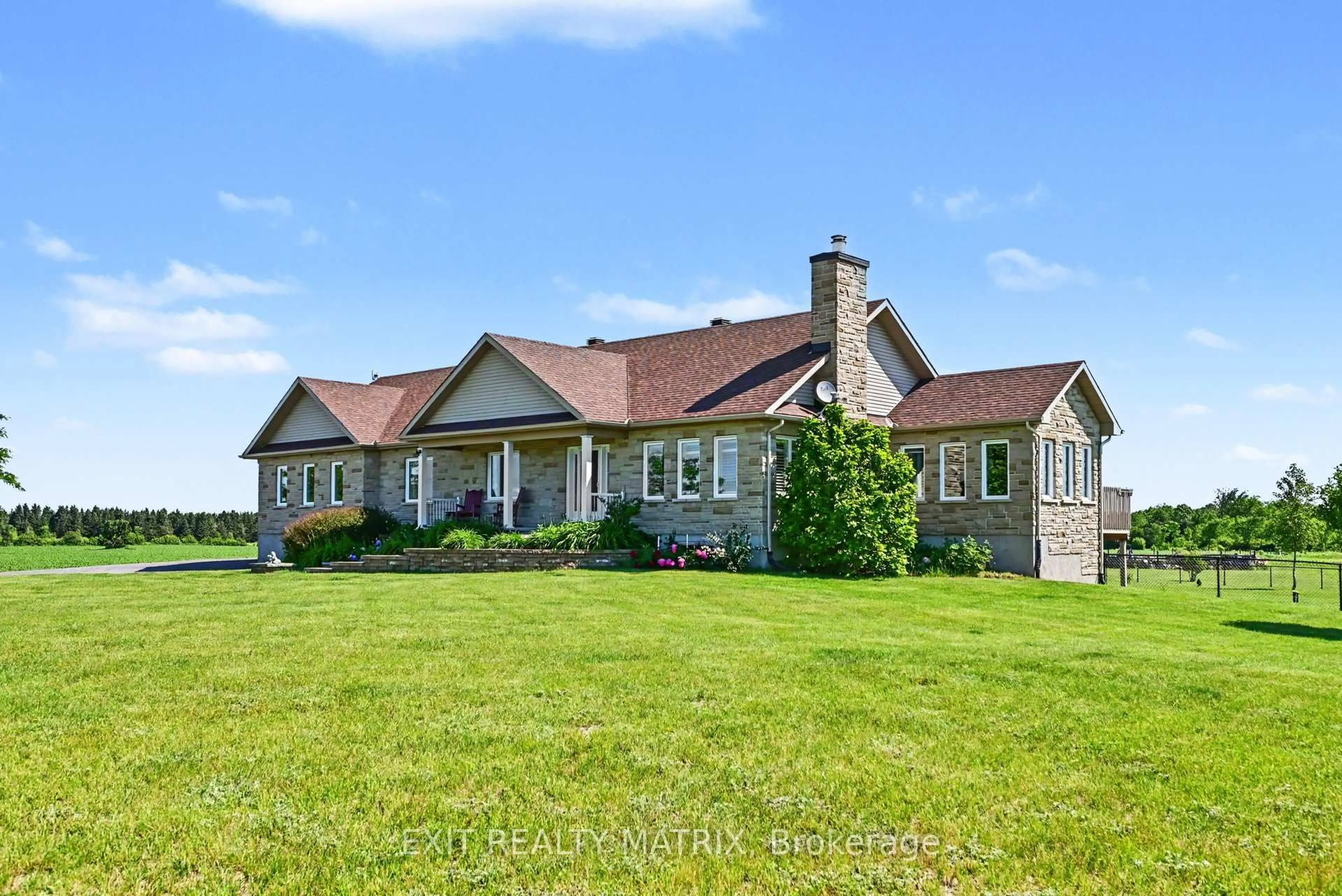 A pic from outside/outdoor area/front of a property/back of a property/a pic from drone, building for 3139 Birchgrove Rd, Ottawa Ontario K4C 1E5