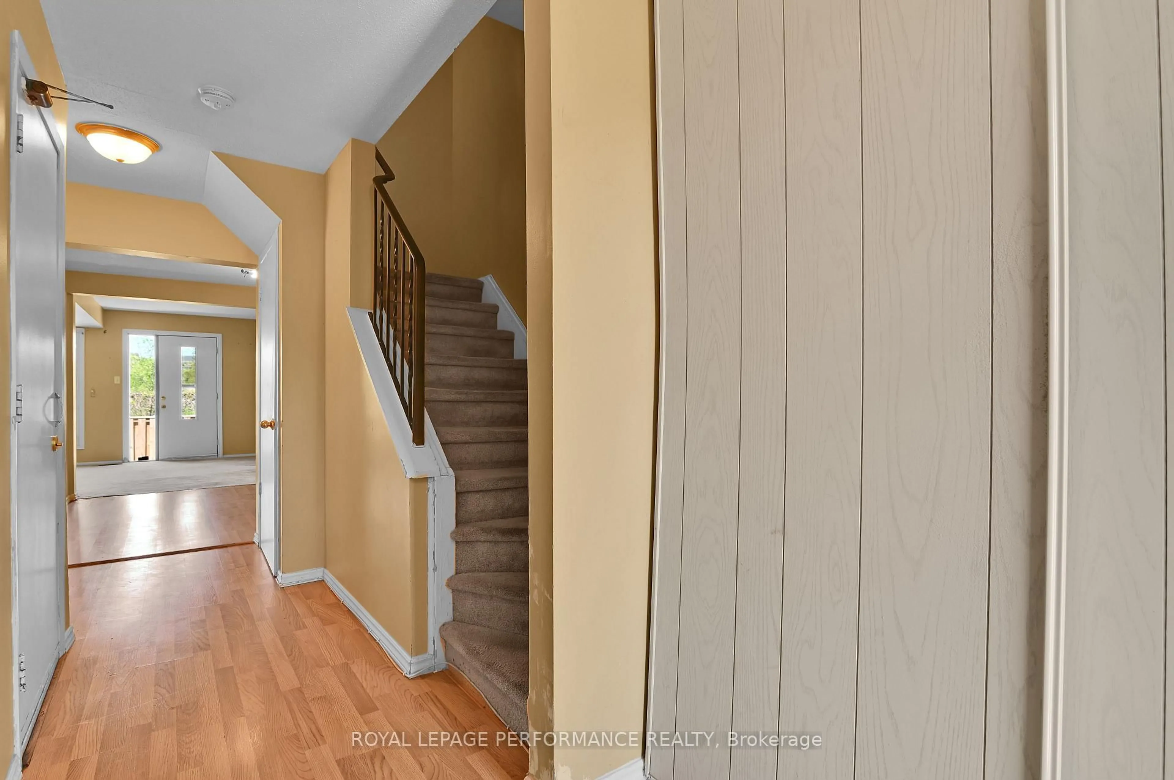 Indoor entryway for 57 Angela Private #26, Ottawa Ontario K1V 0E7
