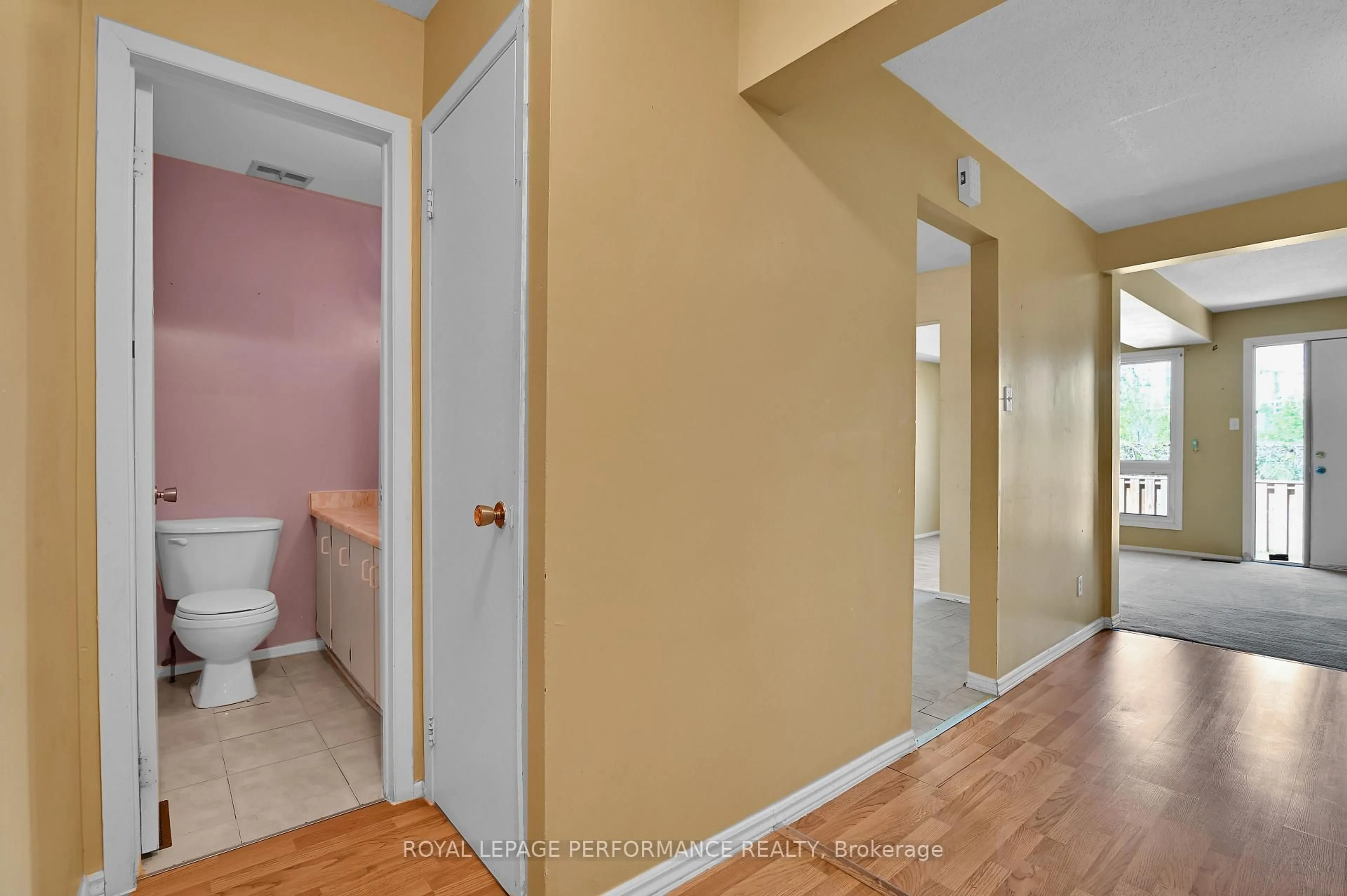 Indoor entryway for 57 Angela Private #26, Ottawa Ontario K1V 0E7