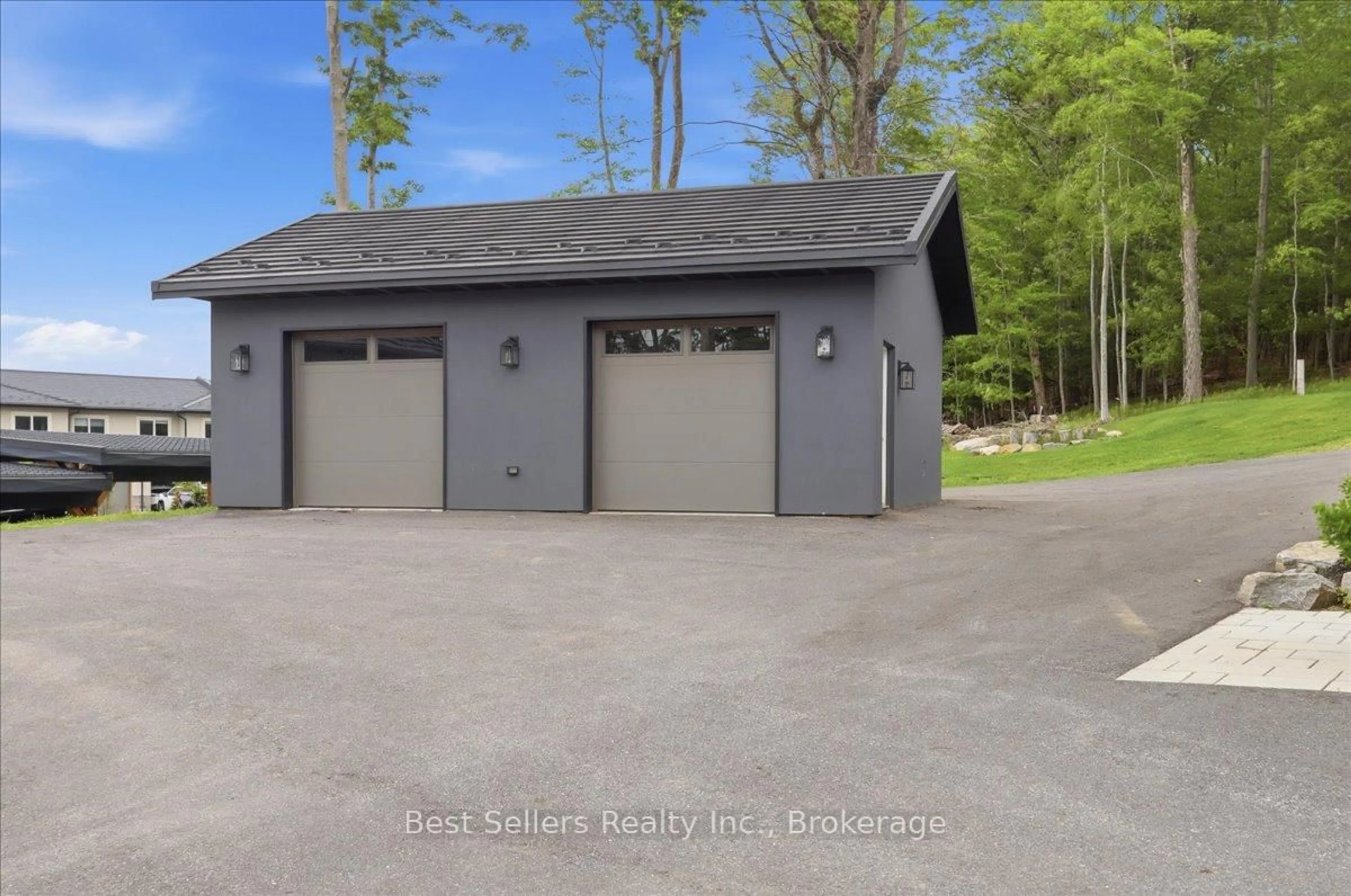 Indoor garage for 56 Florence St, Huntsville Ontario P1H 1V5