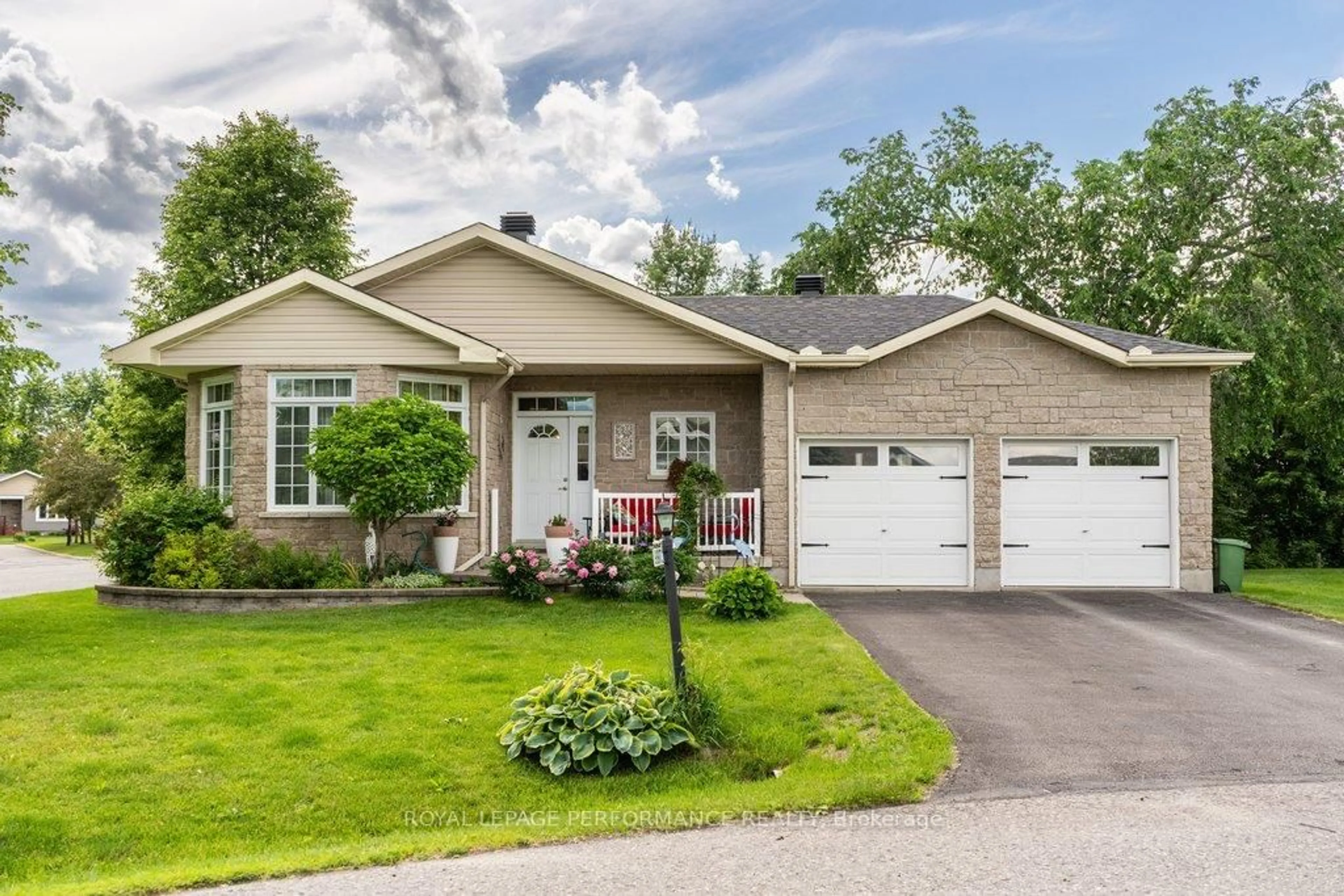 Home with vinyl exterior material, street for 997 Ada Barrington Private, Ottawa Ontario K4P 0A7