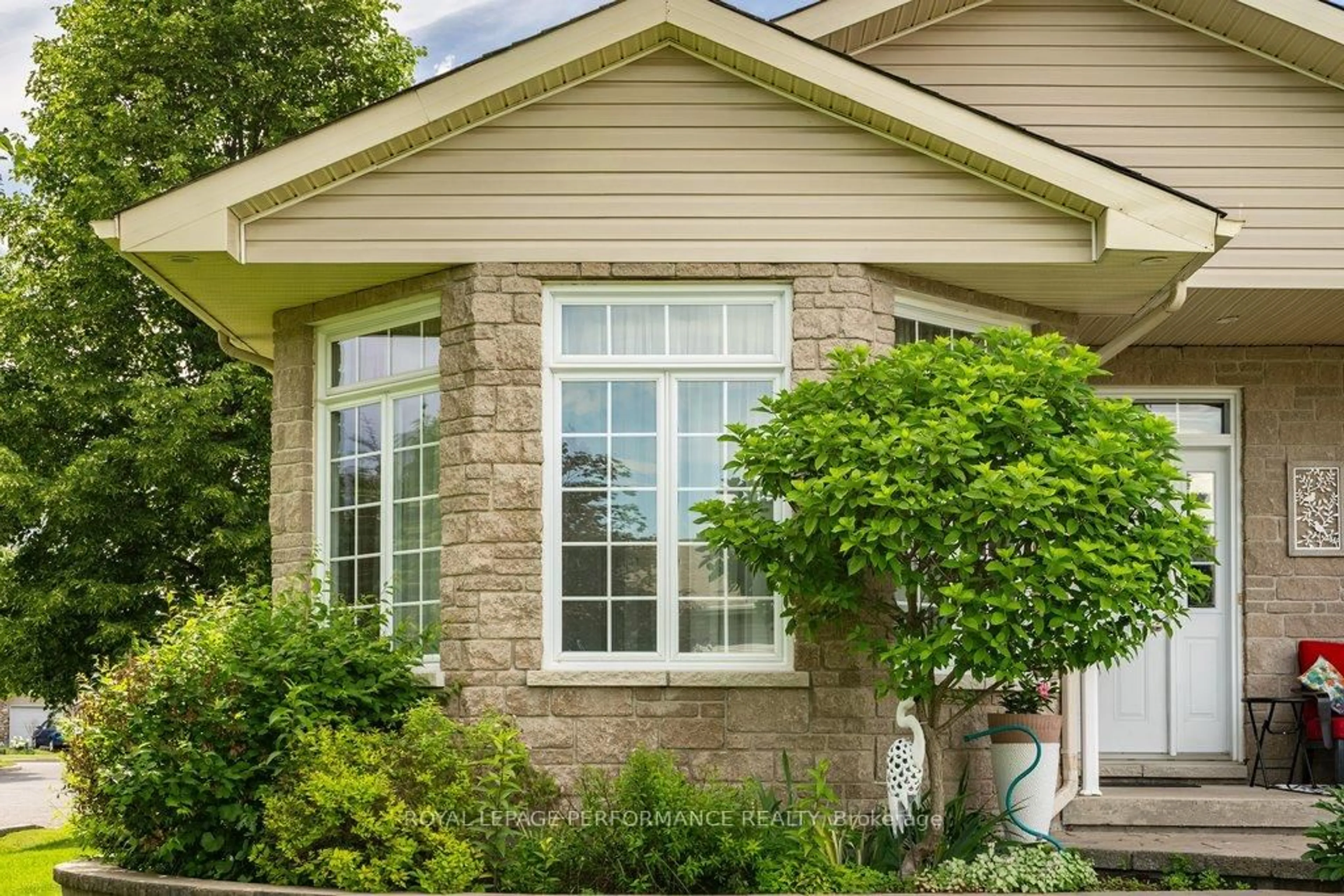 Home with vinyl exterior material, street for 997 Ada Barrington Private, Ottawa Ontario K4P 0A7