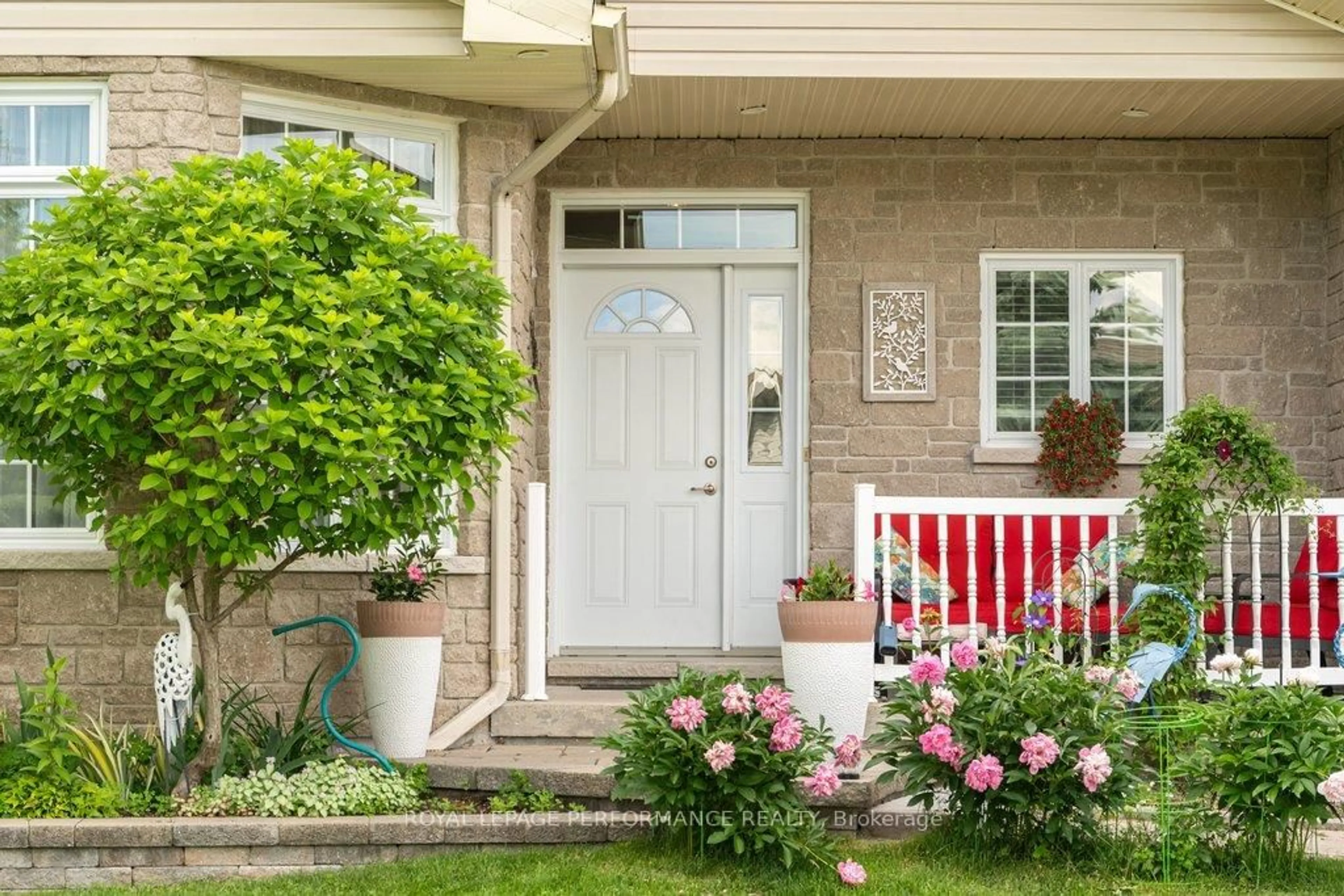 Indoor entryway for 997 Ada Barrington Private, Ottawa Ontario K4P 0A7