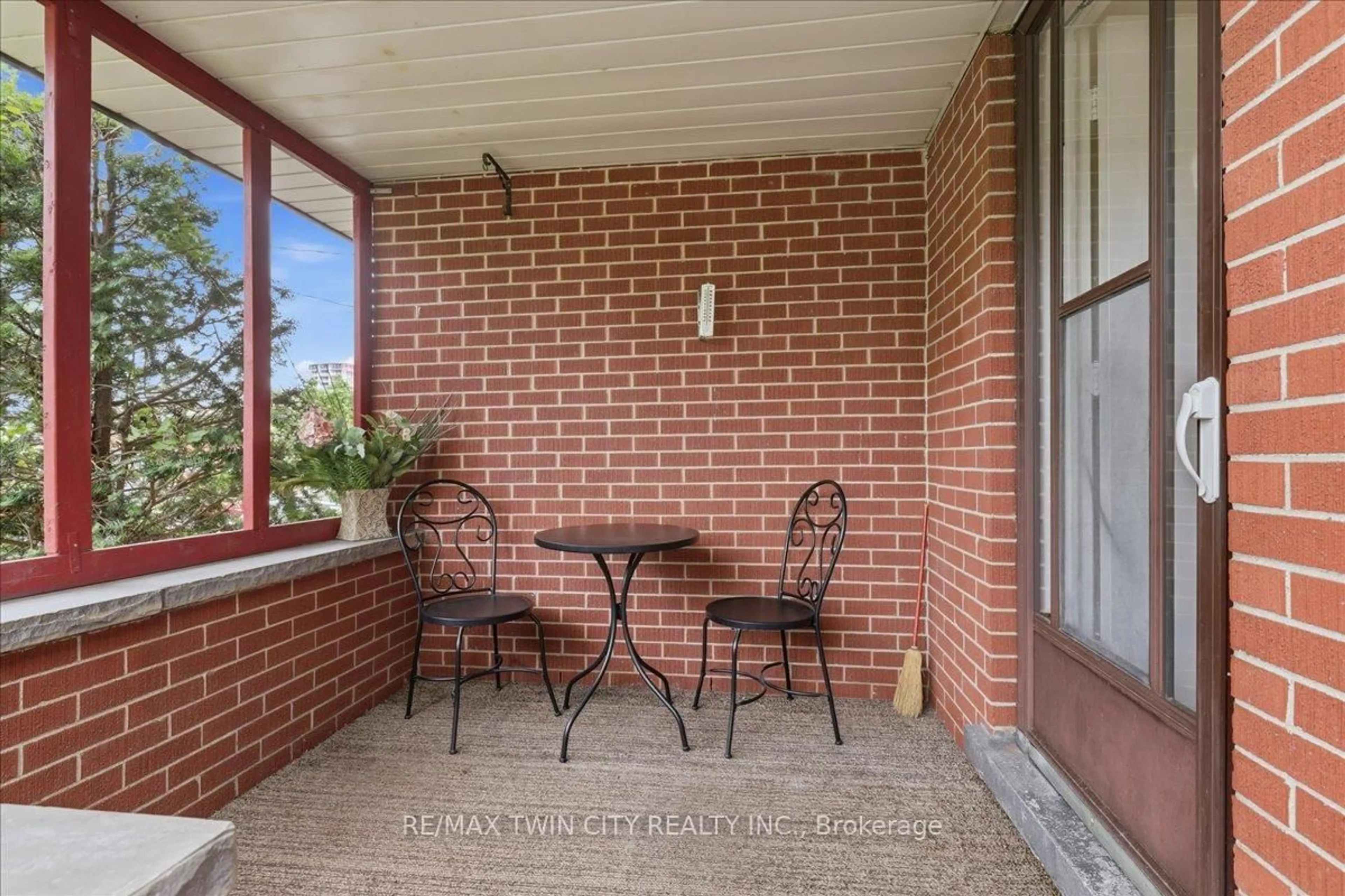 Patio, street for 118 Wilfred Ave, Kitchener Ontario N2A 1X1
