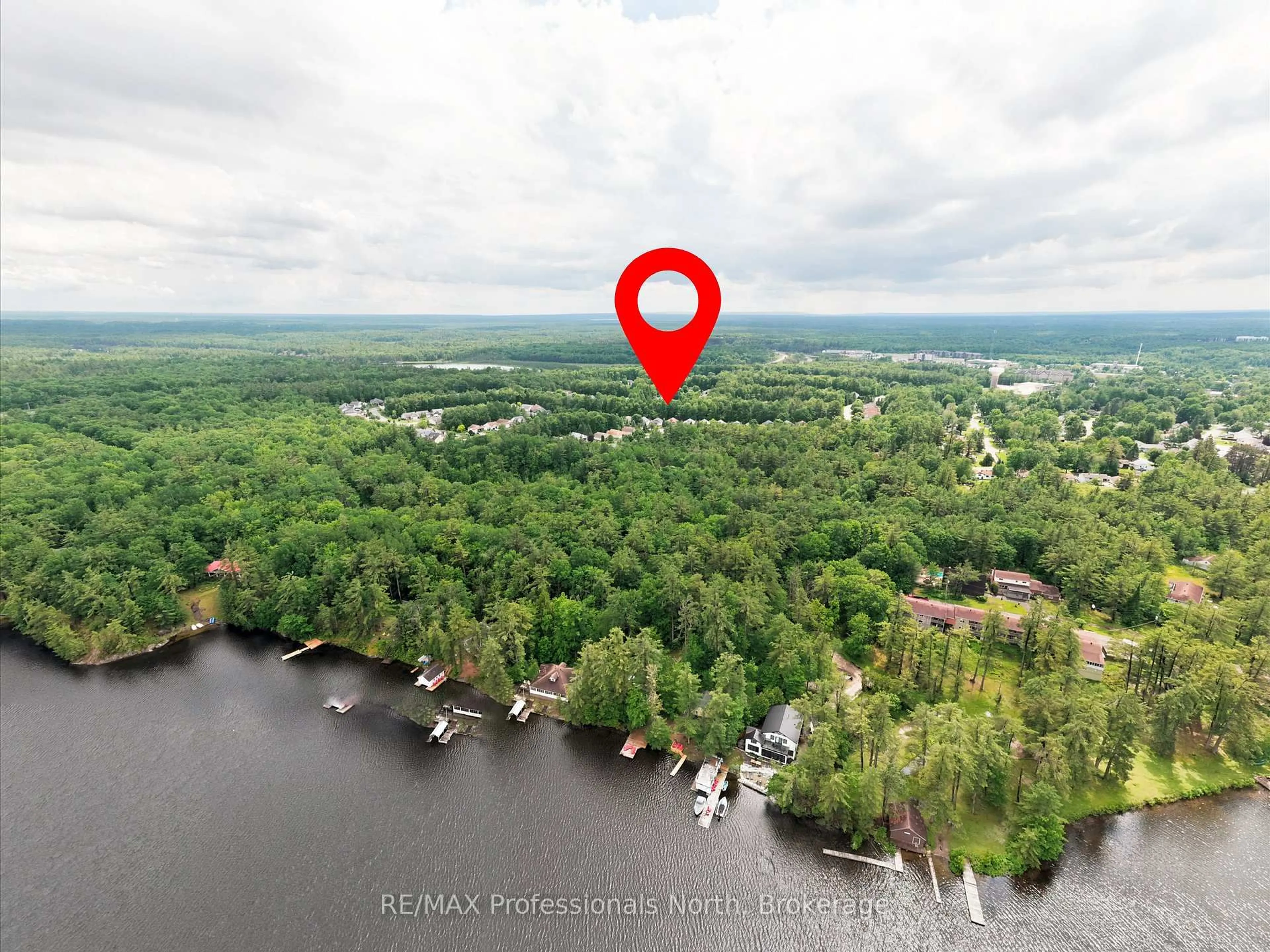 A pic from outside/outdoor area/front of a property/back of a property/a pic from drone, water/lake/river/ocean view for 42 Springwood Cres, Gravenhurst Ontario P1P 1Y8