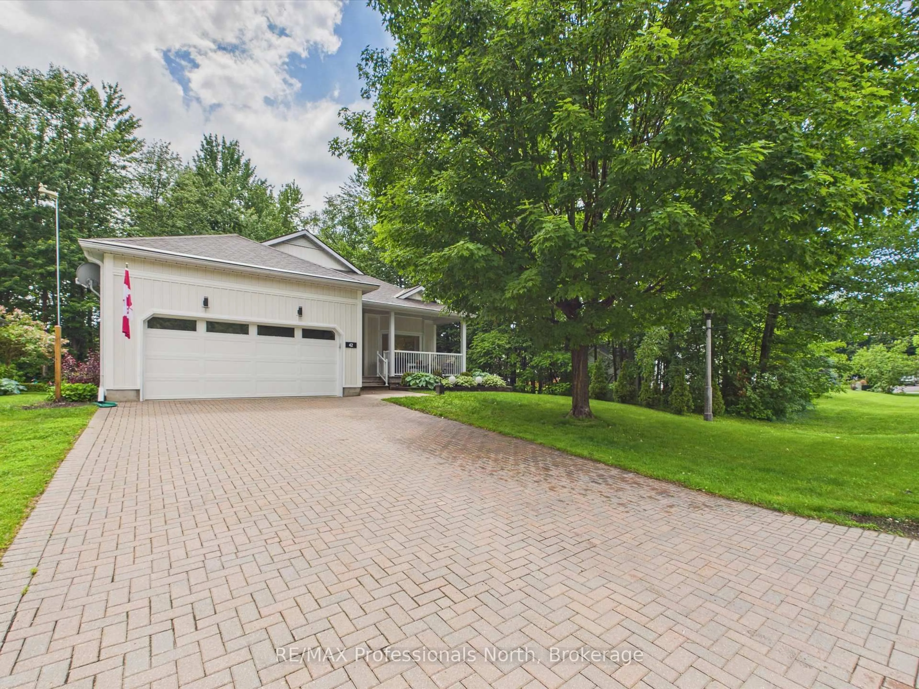 Unknown for 42 Springwood Cres, Gravenhurst Ontario P1P 1Y8