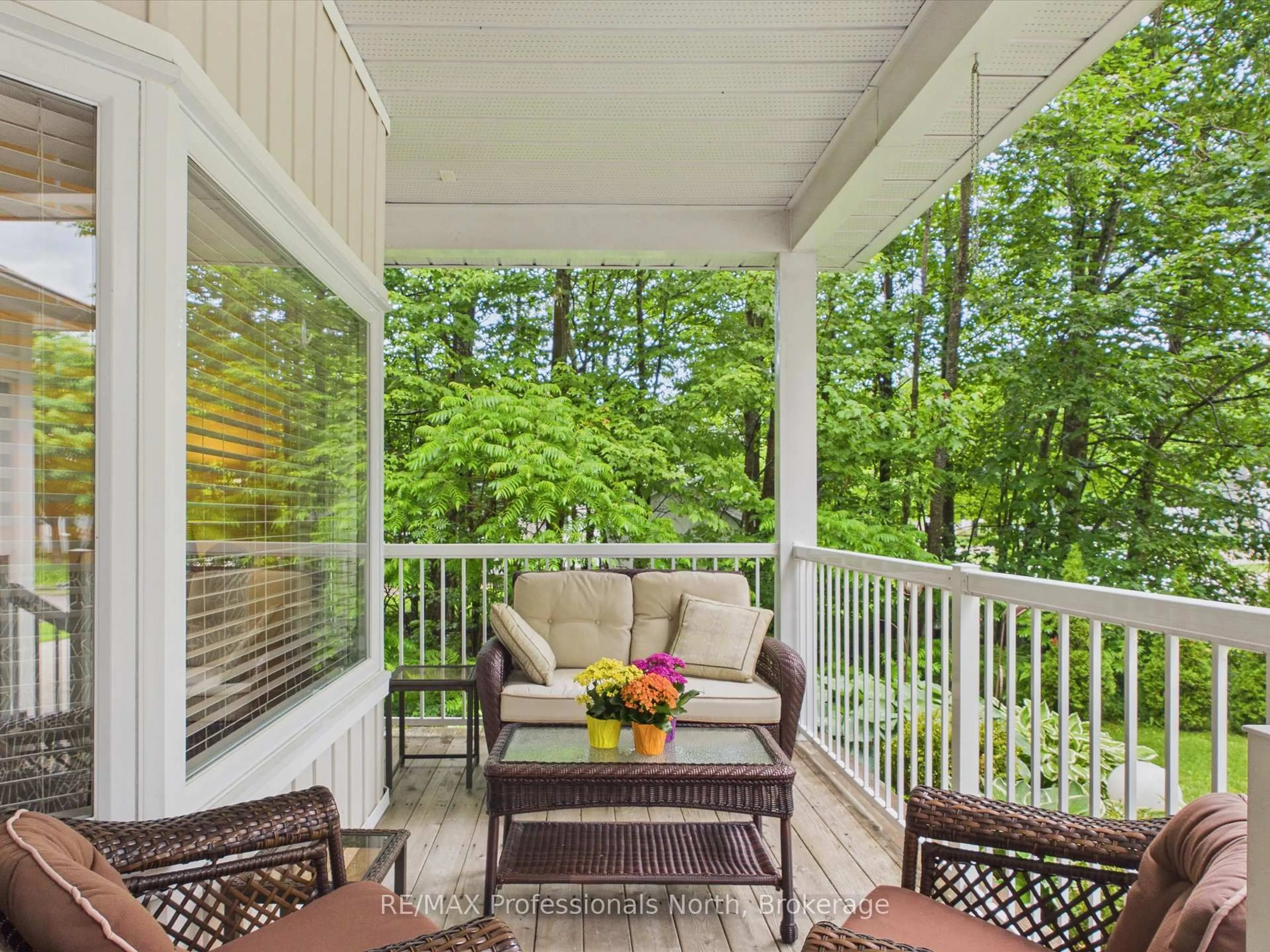 Patio, water/lake/river/ocean view for 42 Springwood Cres, Gravenhurst Ontario P1P 1Y8