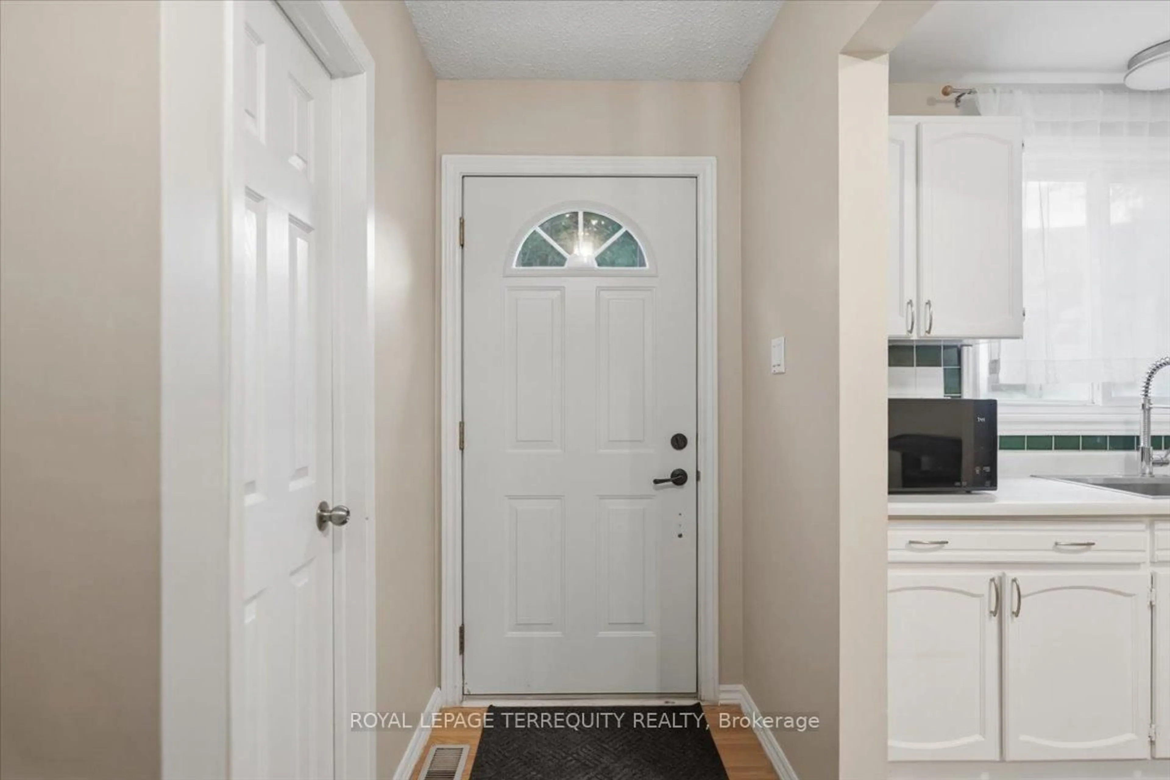 Indoor entryway for 175 Siebert Ave #1, Kitchener Ontario N2C 2M1
