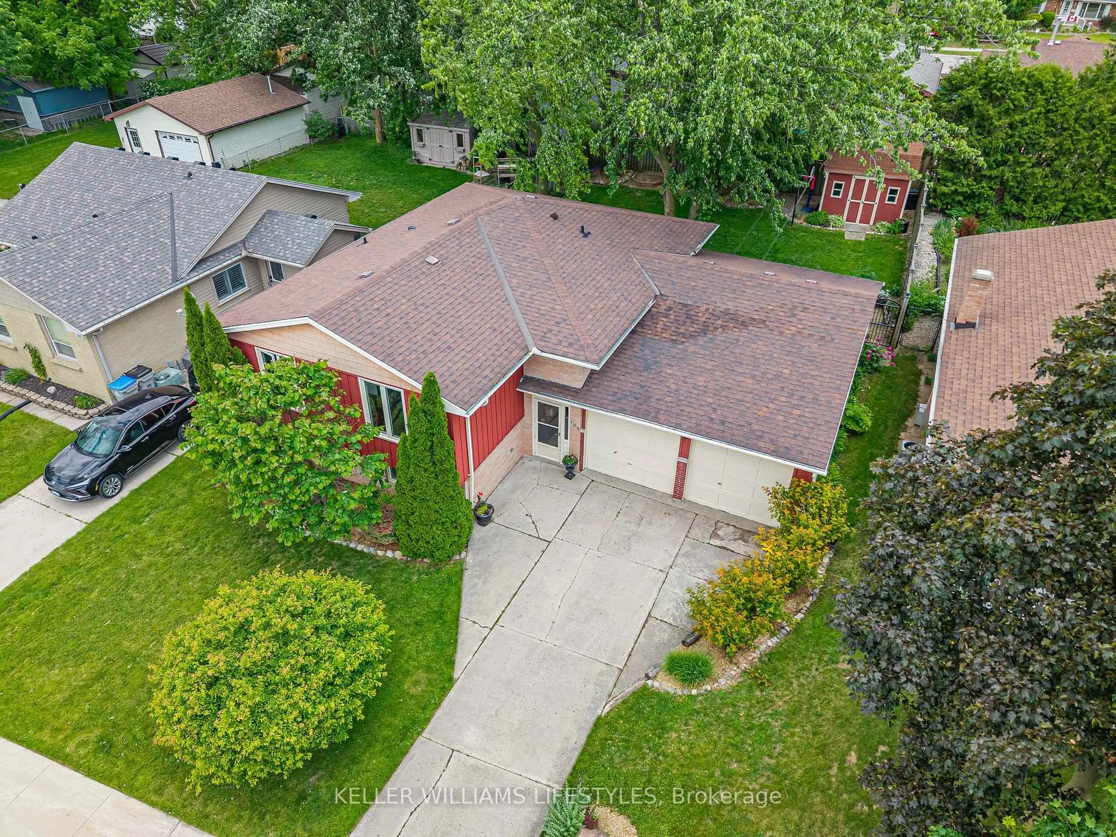 A pic from outside/outdoor area/front of a property/back of a property/a pic from drone, street for 109 Willow Ave, Lucan Biddulph Ontario N0M 2J0