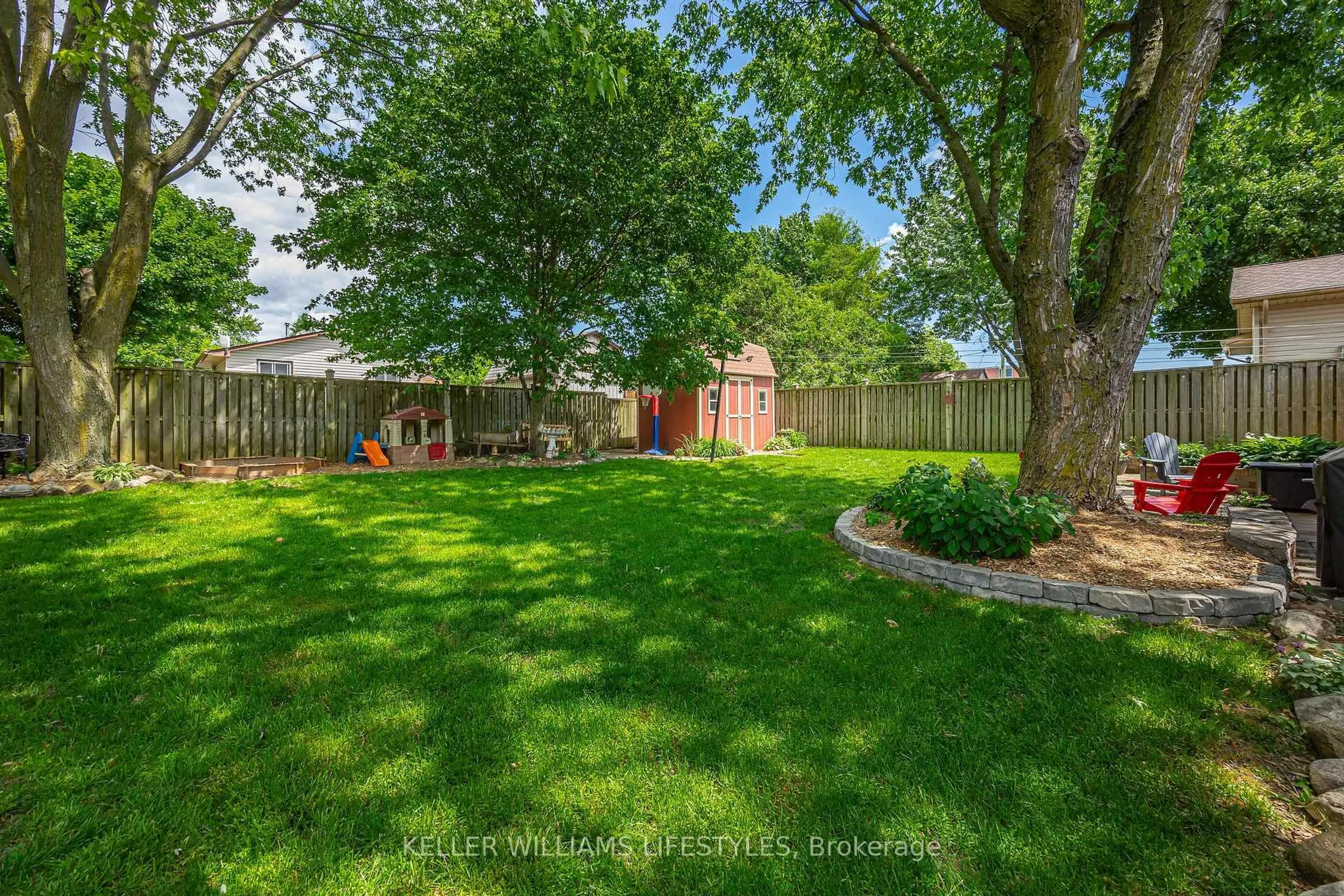 A pic from outside/outdoor area/front of a property/back of a property/a pic from drone, street for 109 Willow Ave, Lucan Biddulph Ontario N0M 2J0