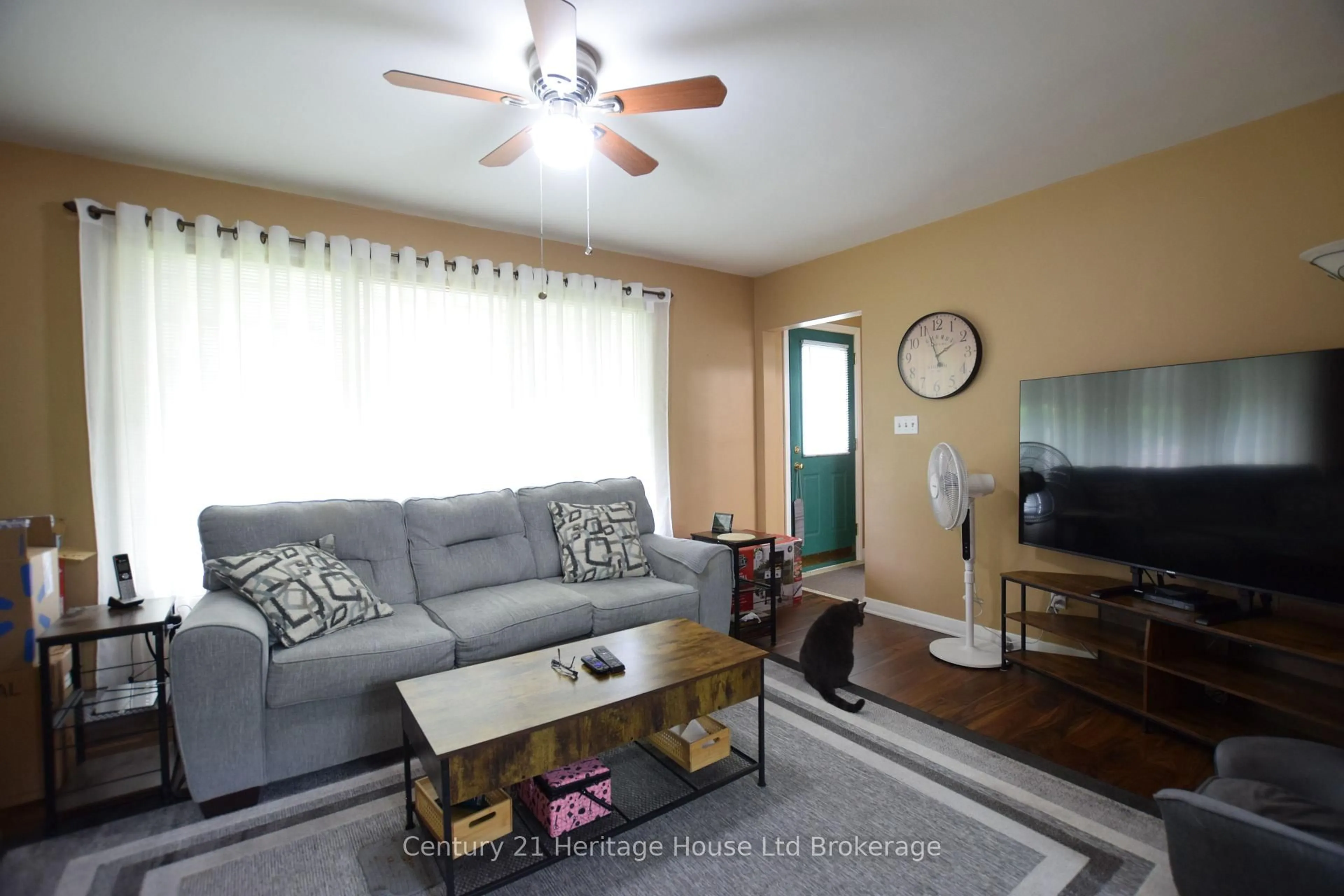 Living room with furniture, unknown for 514 Highland Dr, Woodstock Ontario N4S 5W9