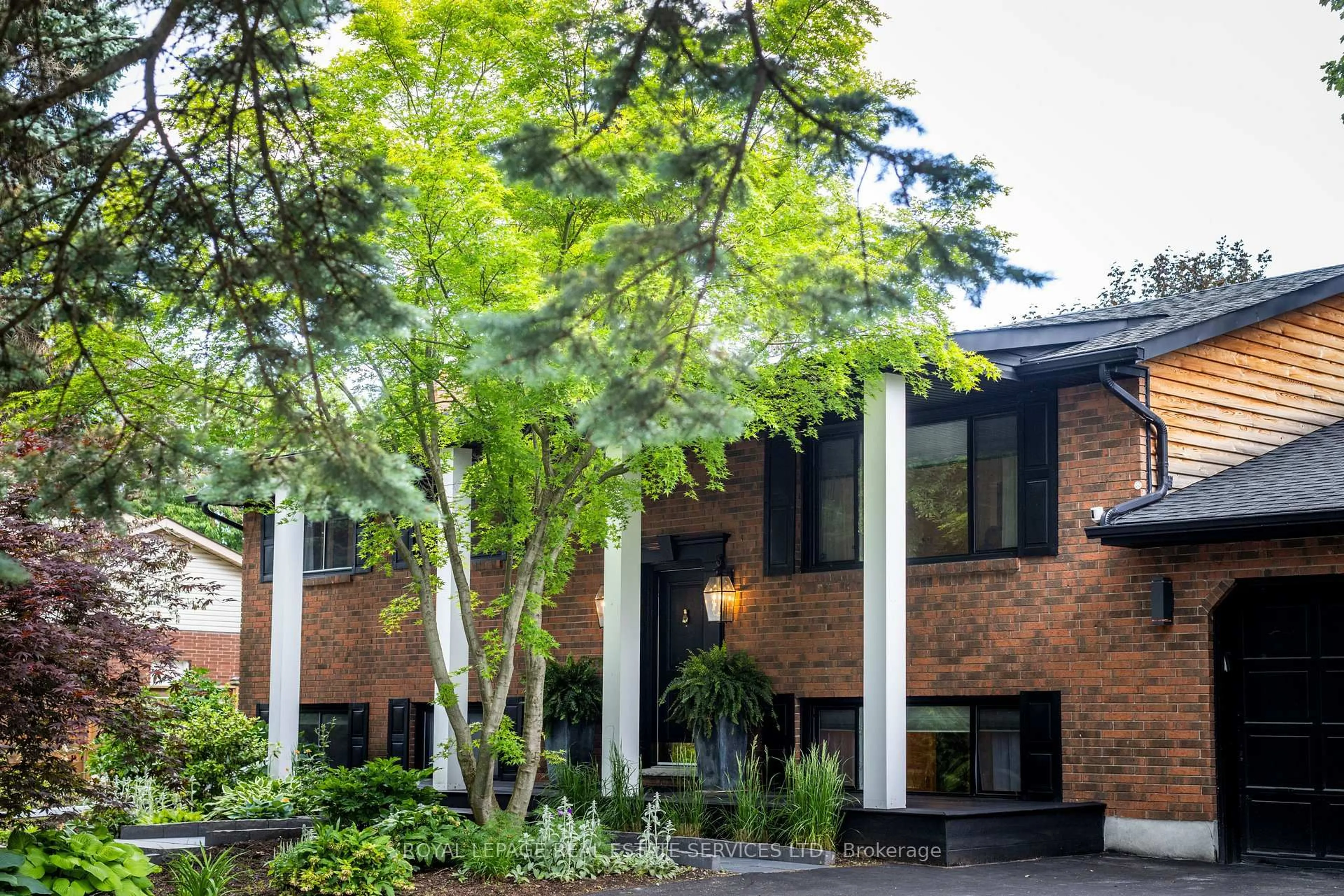 Home with brick exterior material, building for 13 Upper Canada Dr, Niagara-on-the-Lake Ontario L0S 1J0