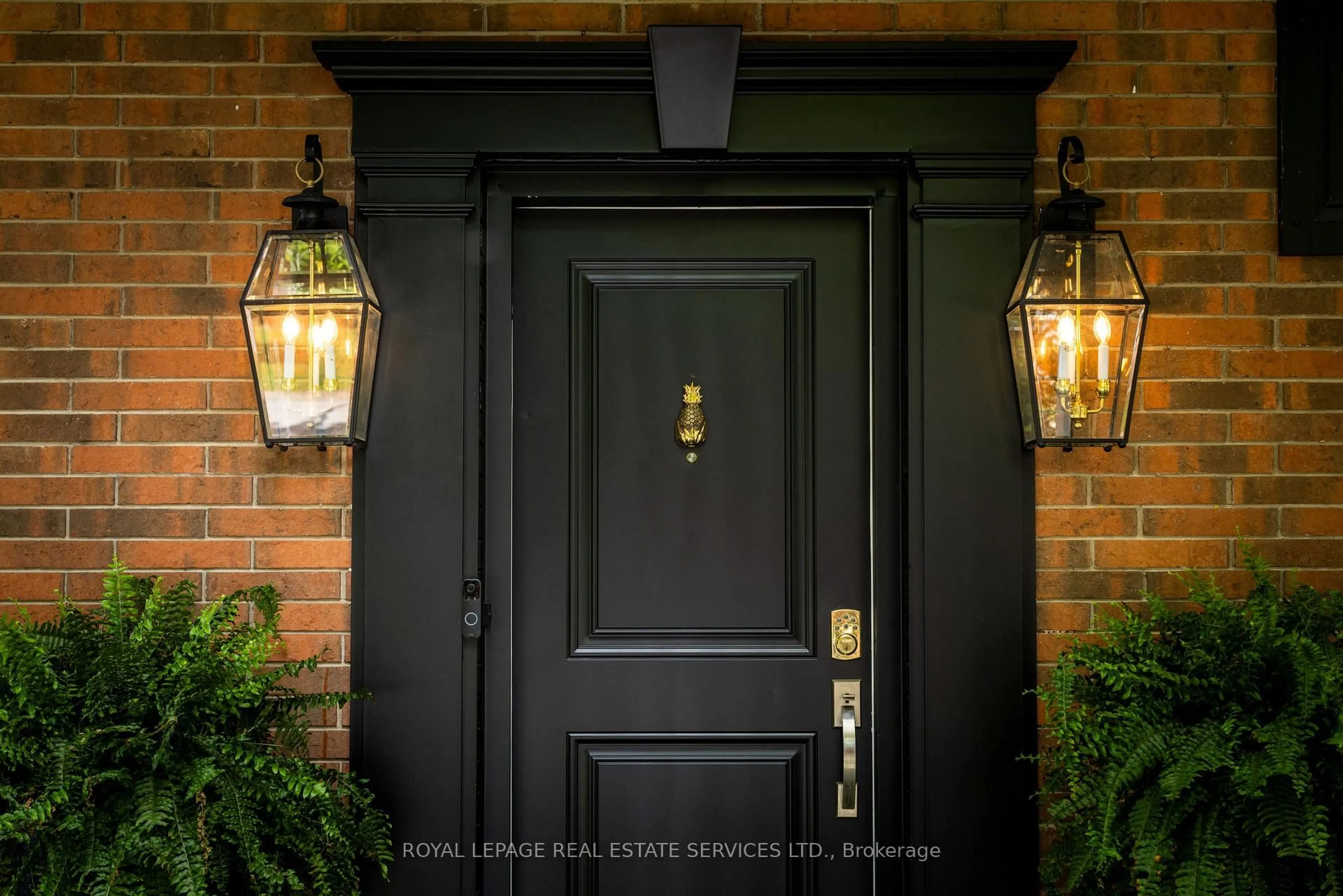Indoor entryway for 13 Upper Canada Dr, Niagara-on-the-Lake Ontario L0S 1J0