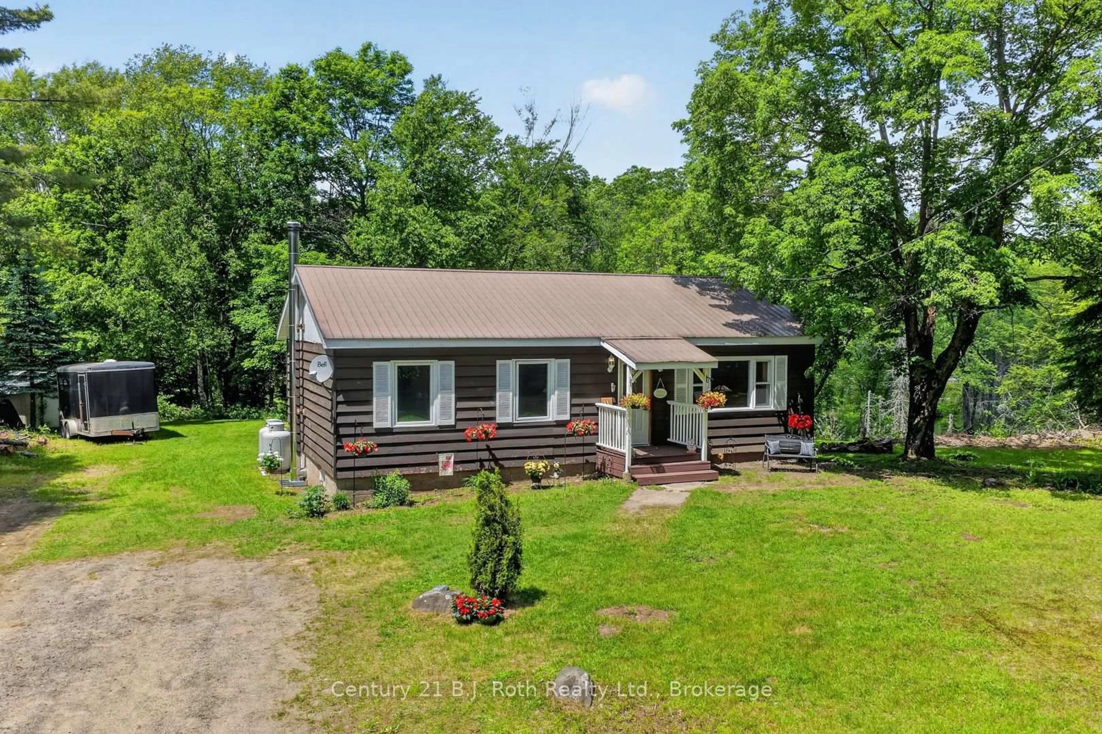 A pic from outside/outdoor area/front of a property/back of a property/a pic from drone, building for 1020 Rosseau Lake Road 1, Muskoka Lakes Ontario P0B 1P0