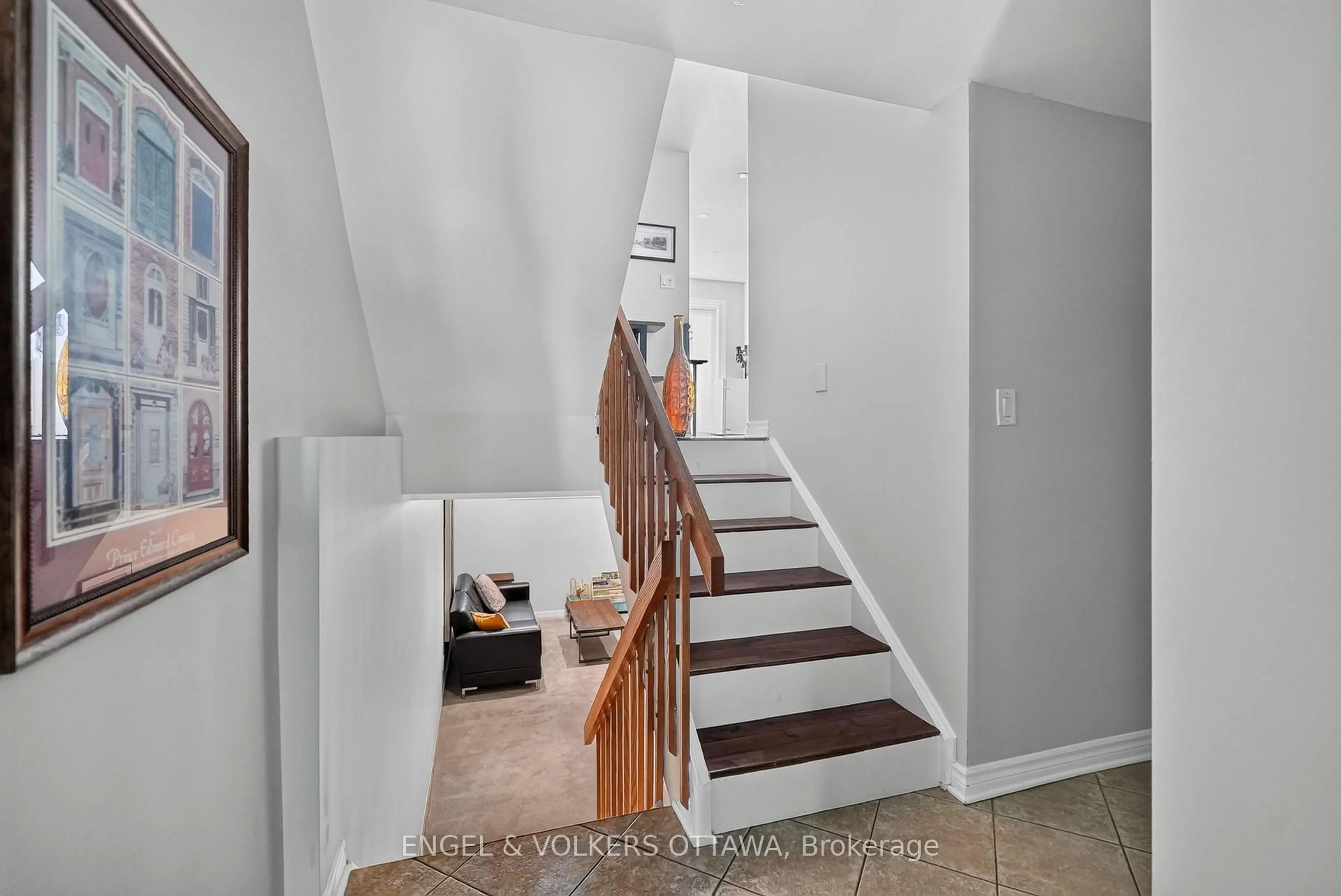 Unknown for 258 Carillon St, Ottawa Ontario K1L 5X6