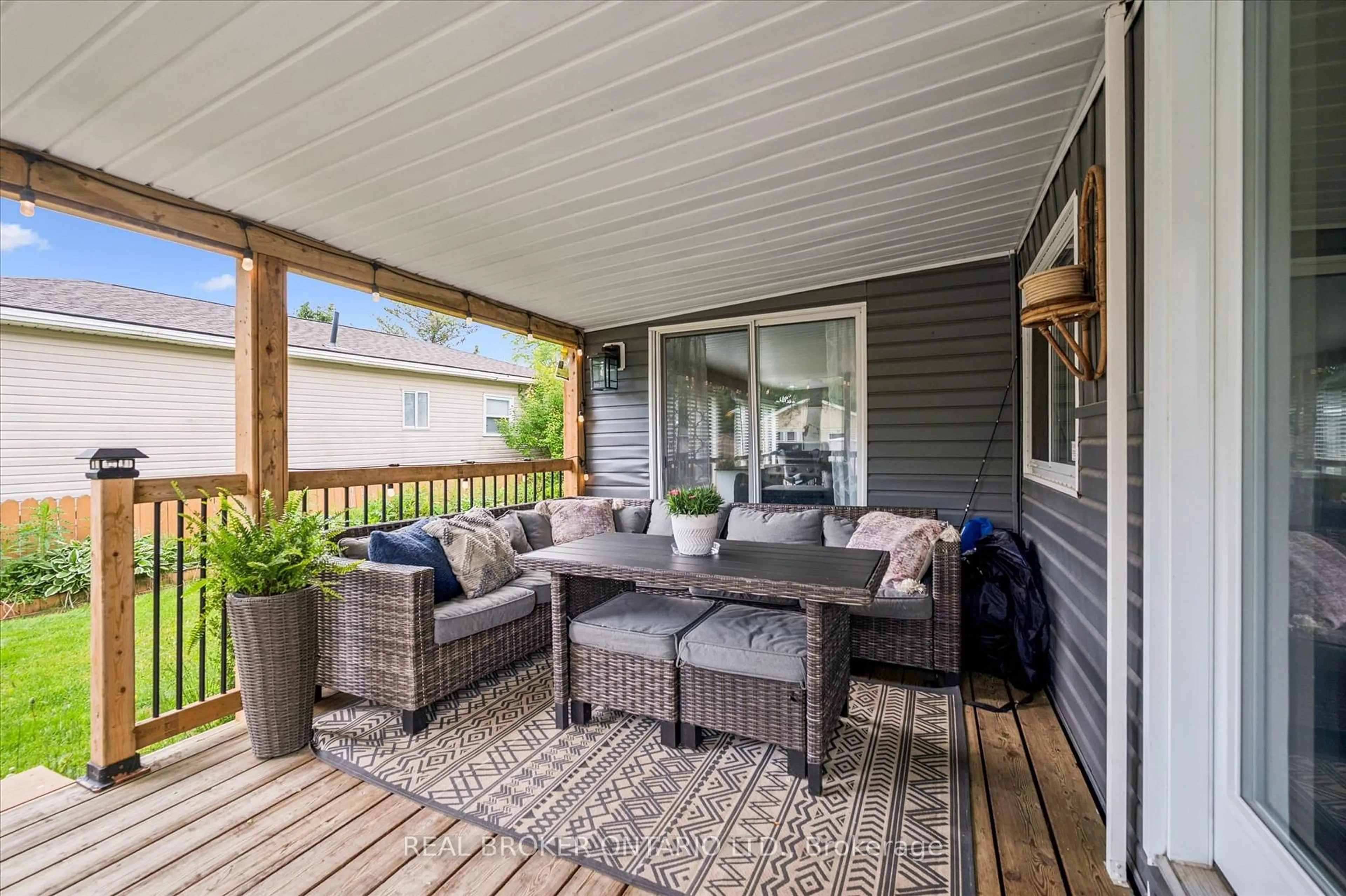 Patio, street for 165 Cedar Cres, Centre Wellington Ontario N1M 2W5