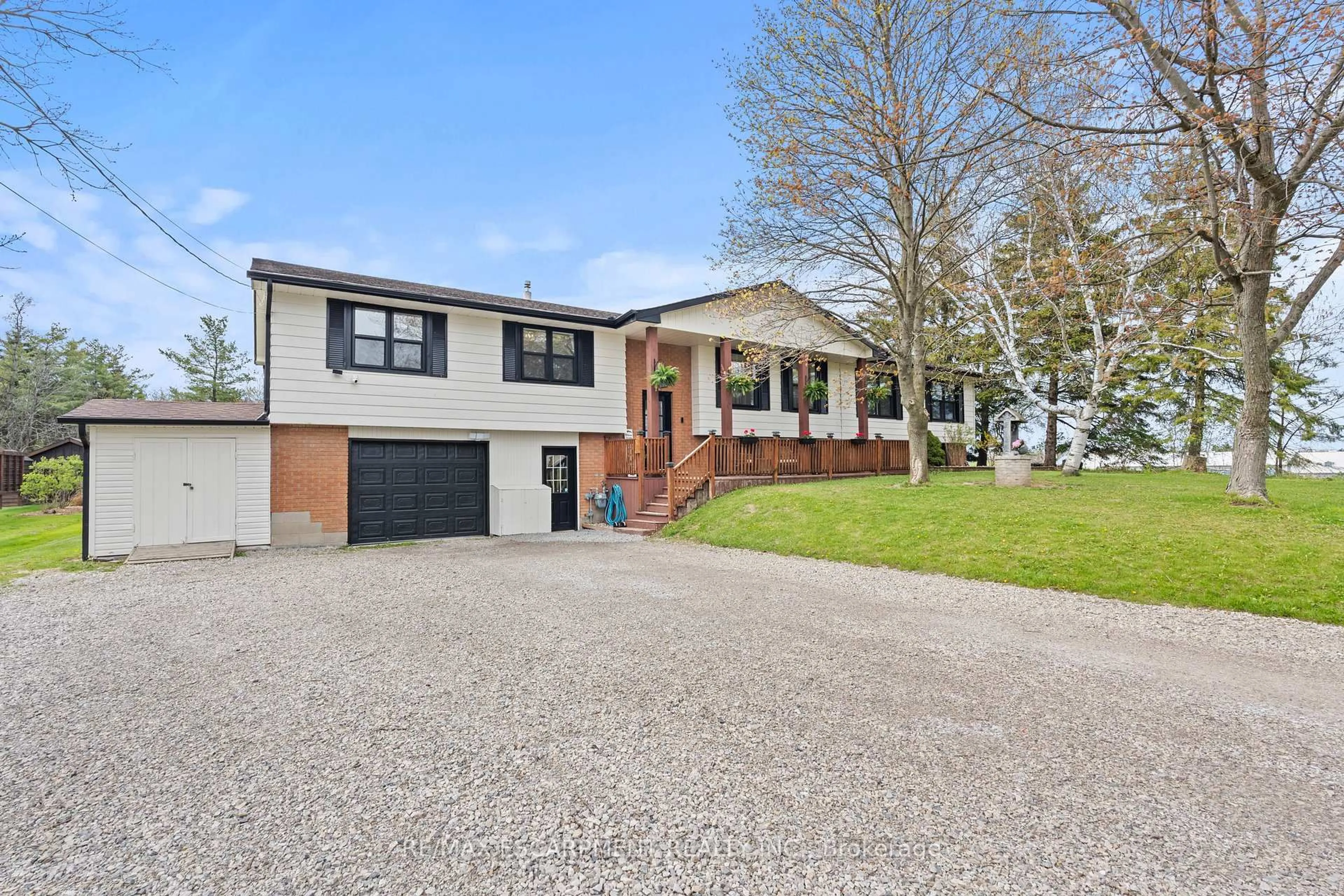 A pic from outside/outdoor area/front of a property/back of a property/a pic from drone, street for 5090 Blackheath Rd, Hamilton Ontario L0R 1C0