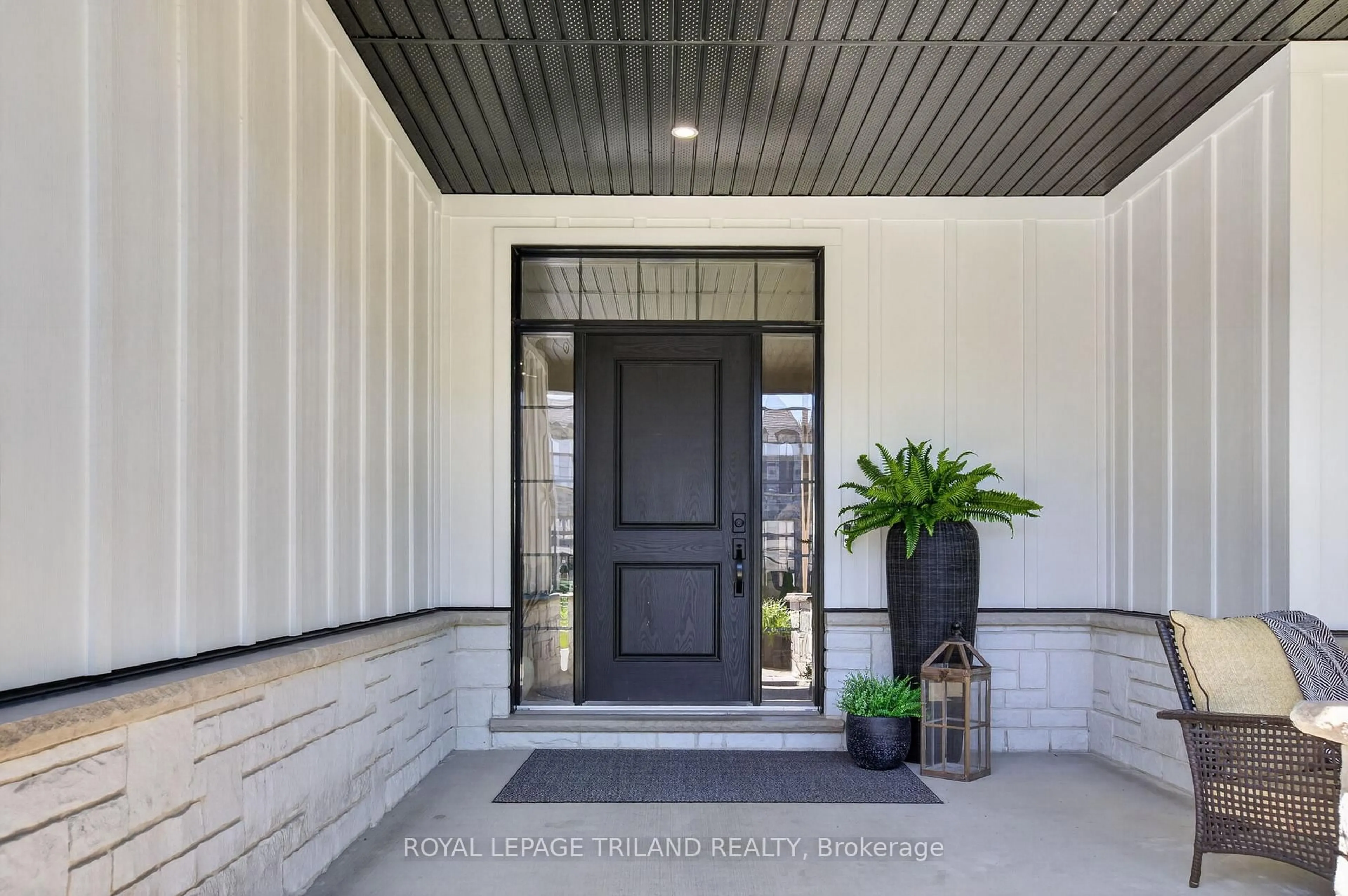 Indoor entryway for 1757 Upper West Ave, London South Ontario N6K 0J2